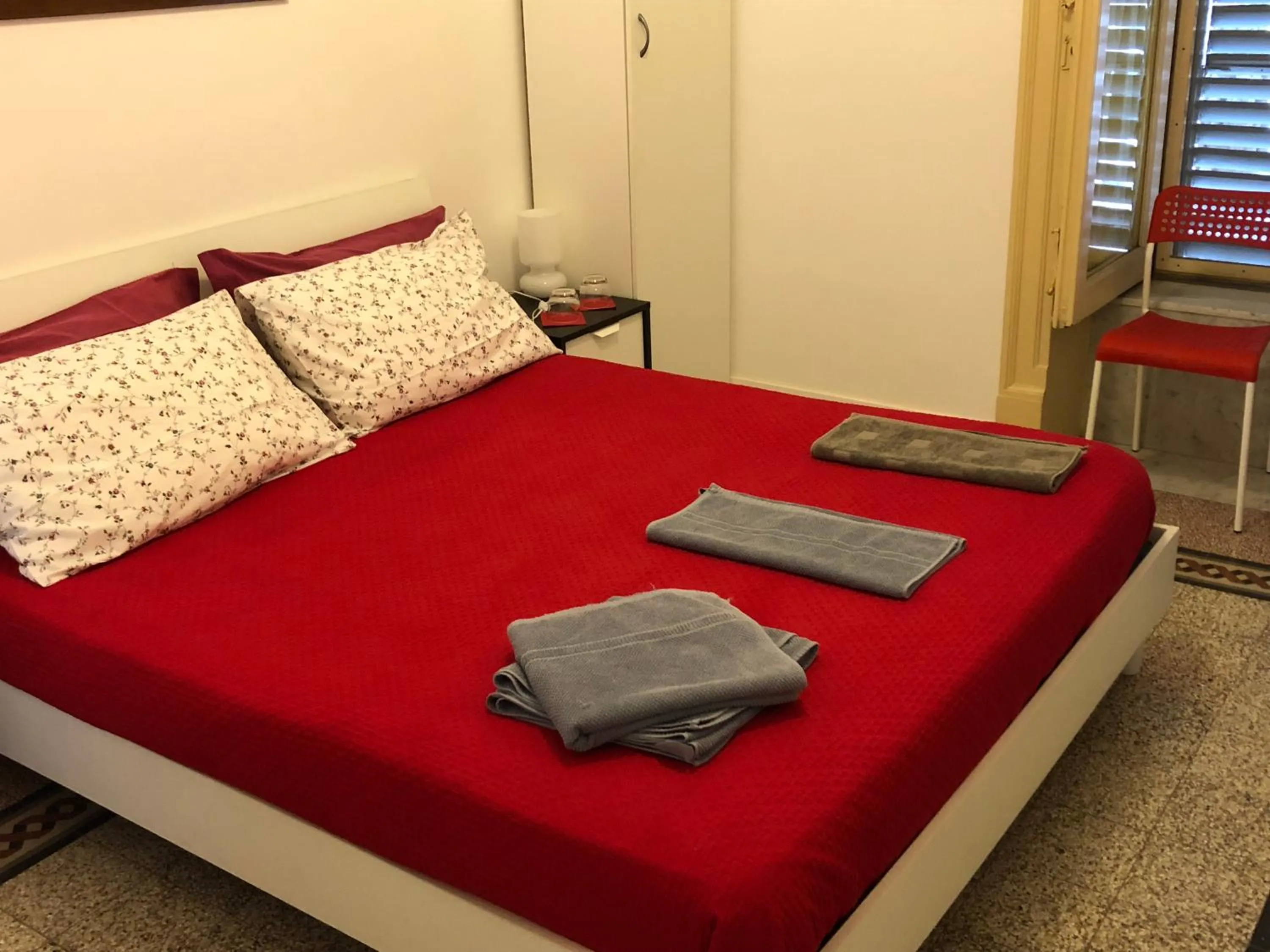 Photo of the whole room, Bed in B&B Giulio Cesare 24