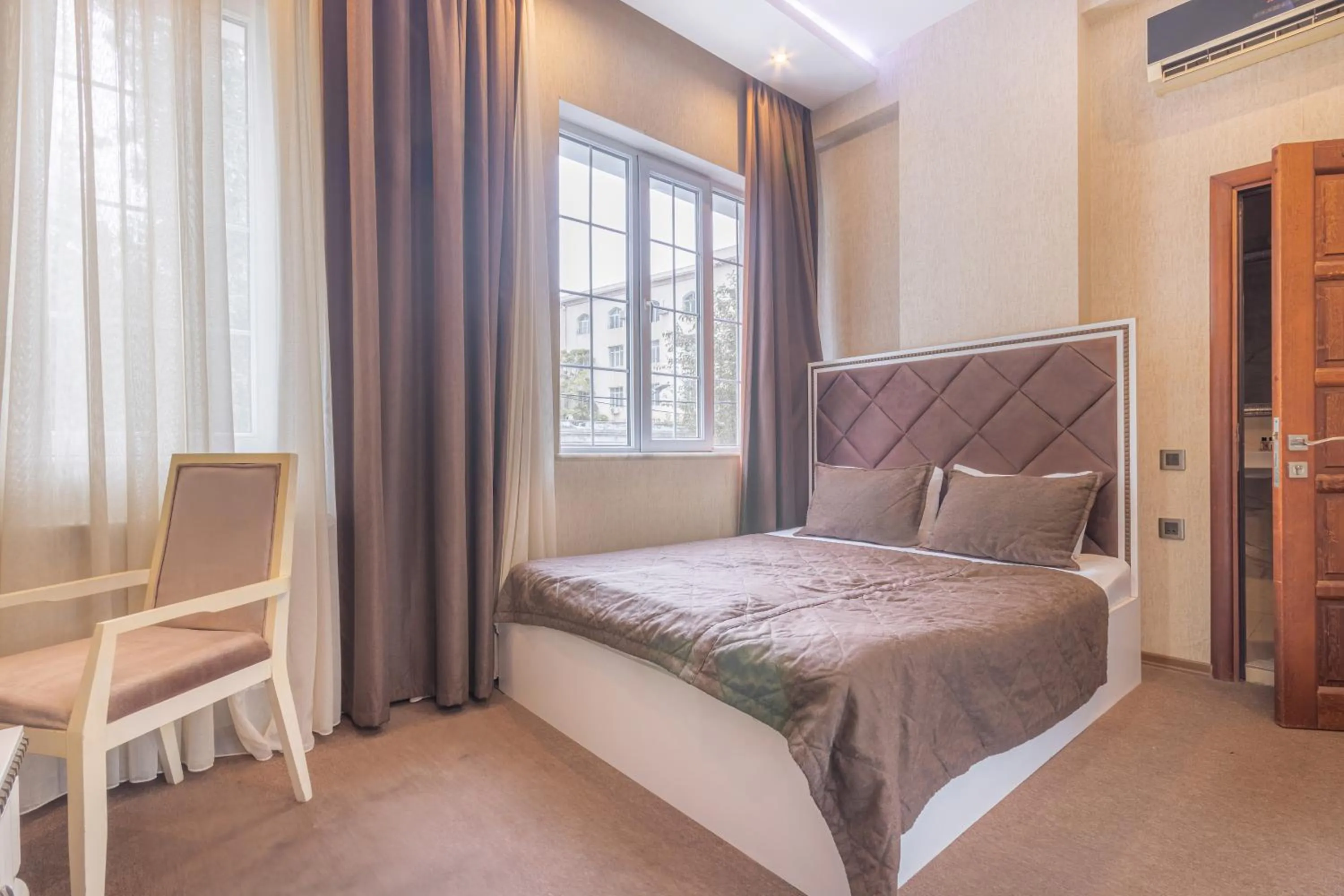 Bed in Maestro Hotel