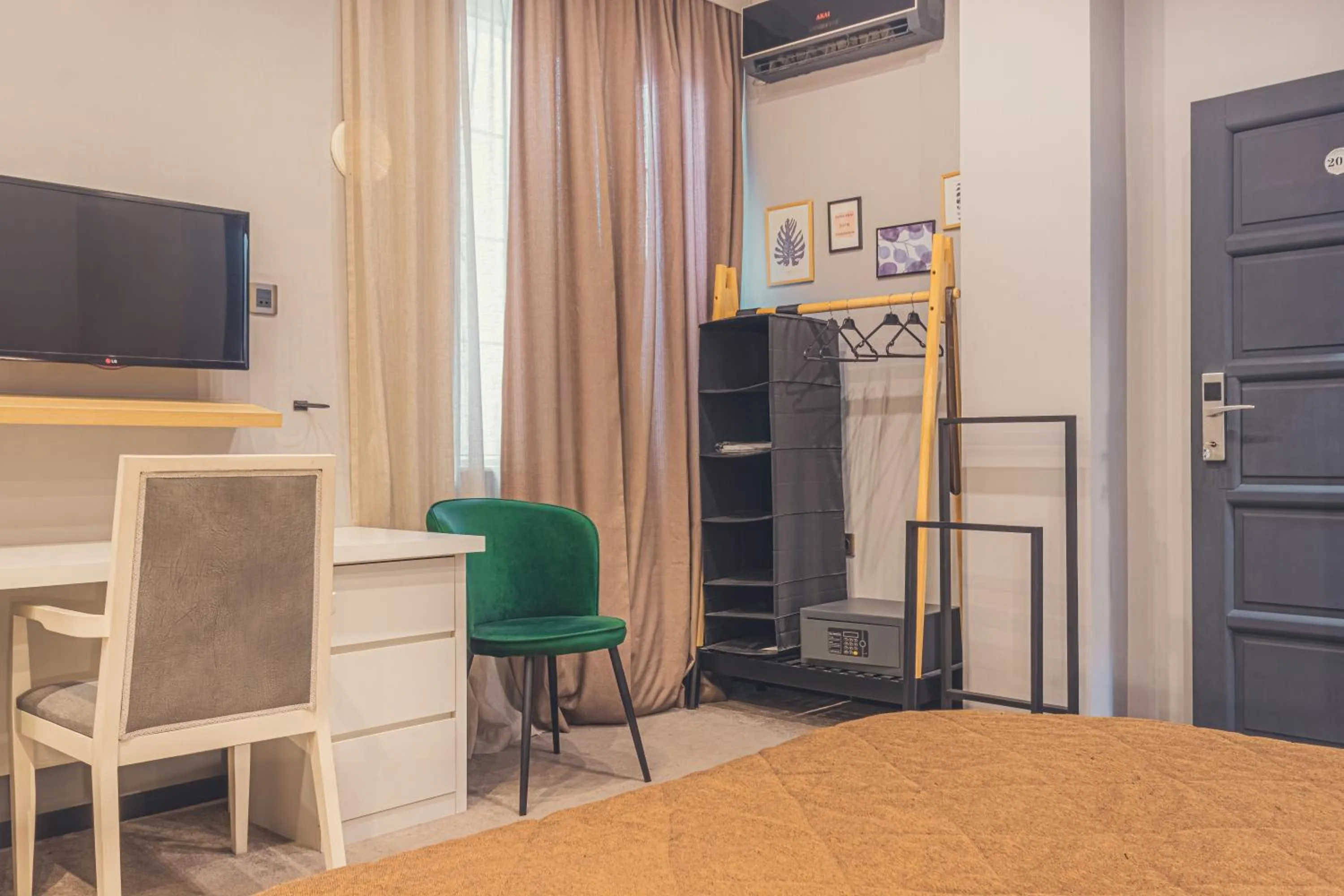 TV and multimedia in Maestro Hotel