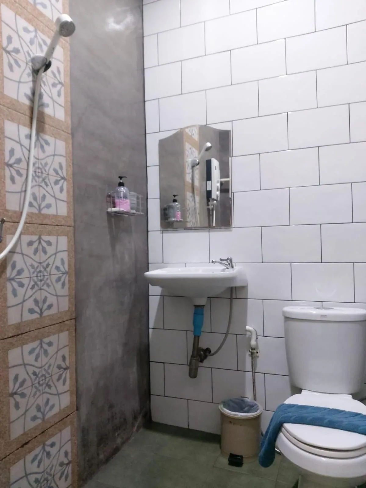 Shower in Baan Minnie