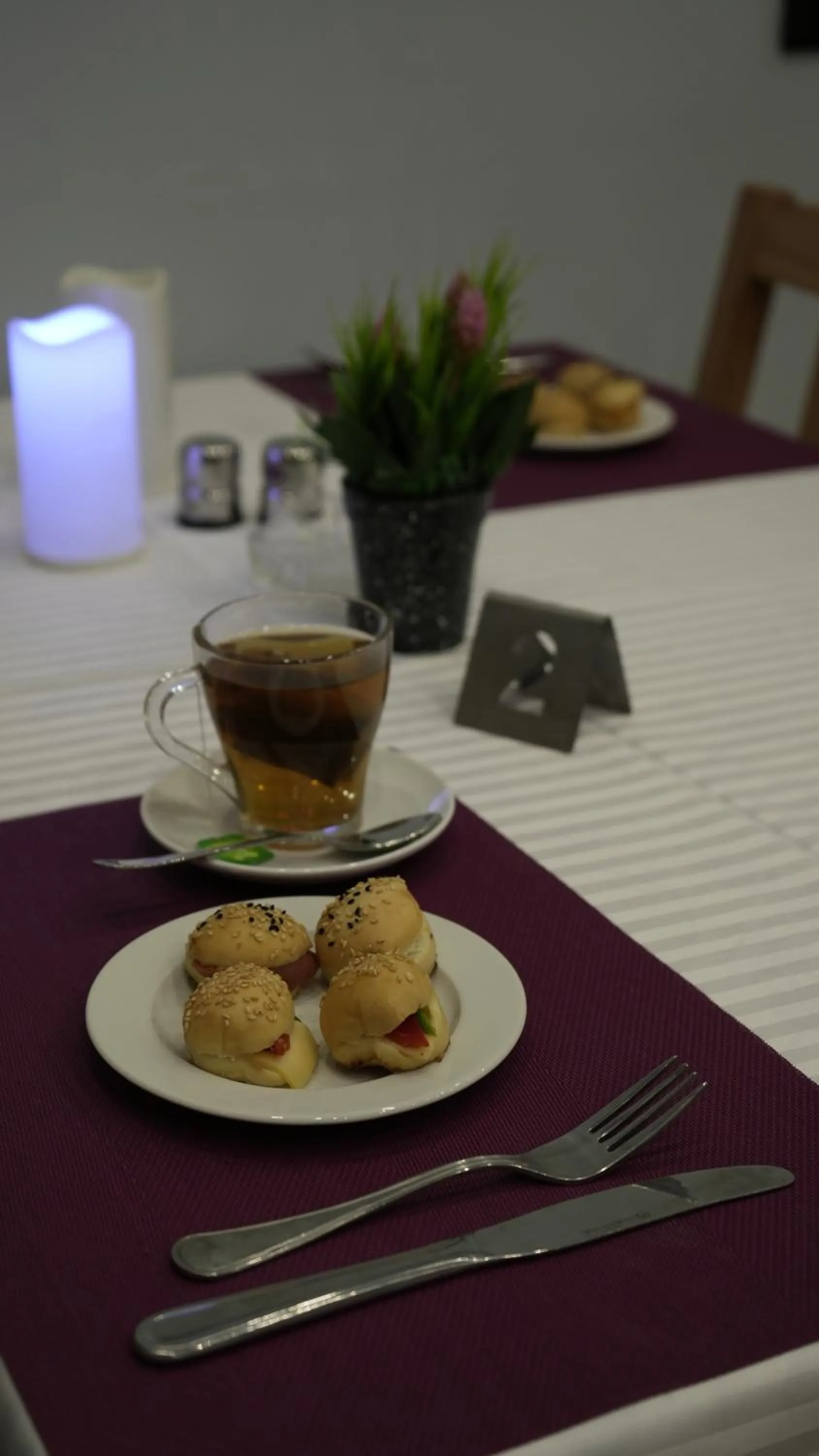 Restaurant/places to eat in Good Season Hotel