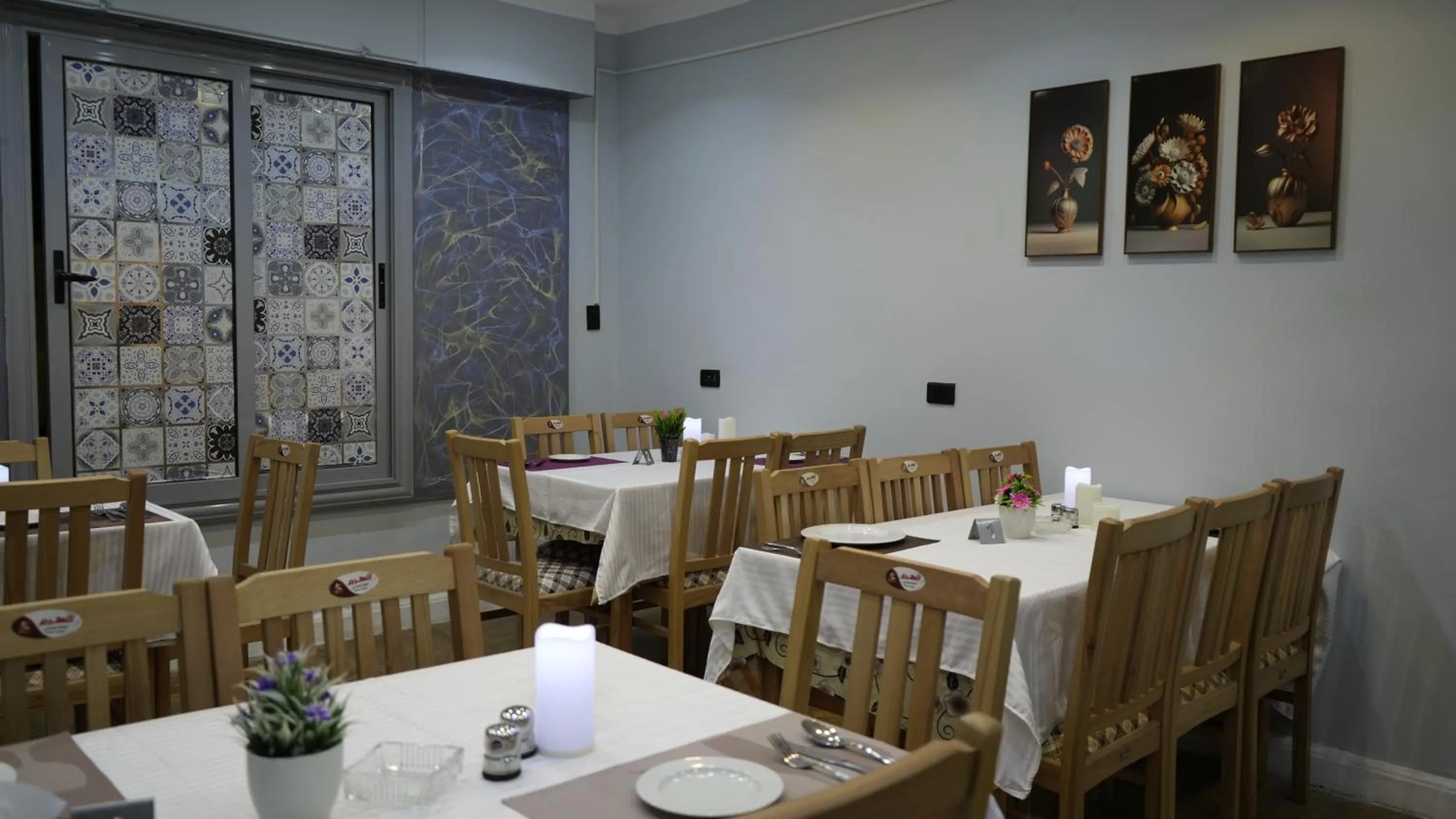 Restaurant/places to eat in Good Season Hotel