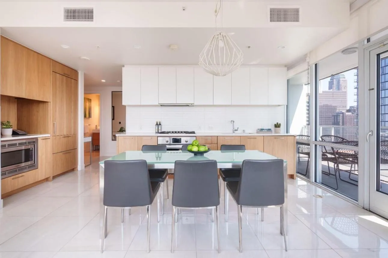 kitchen in Level Los Angeles - Downtown South Olive