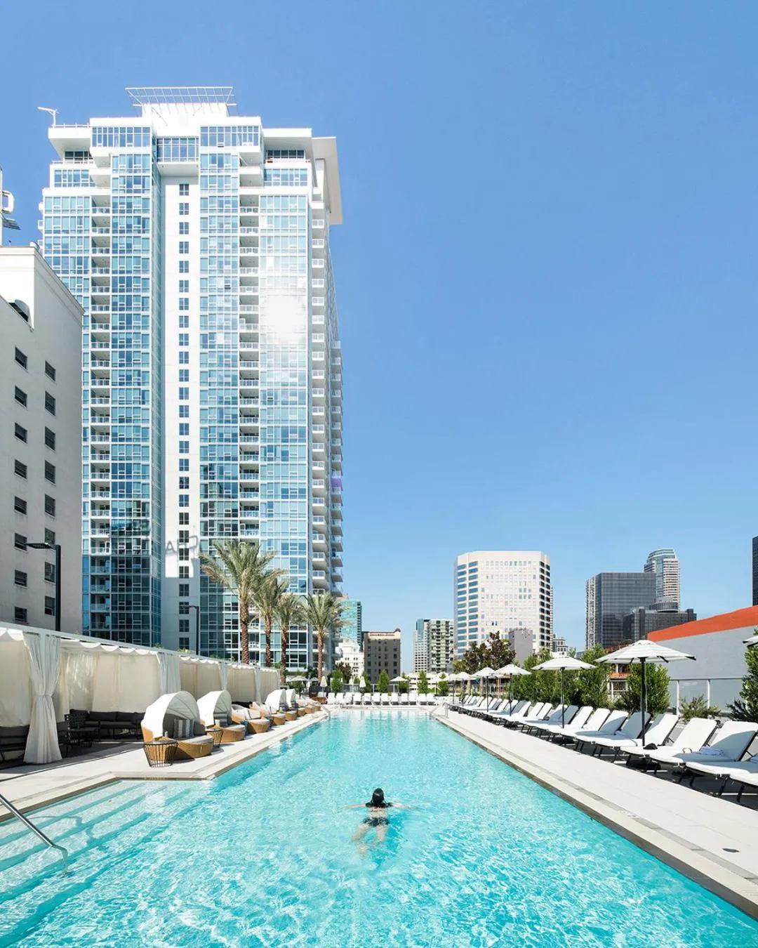 Swimming pool in Level Los Angeles - Downtown South Olive