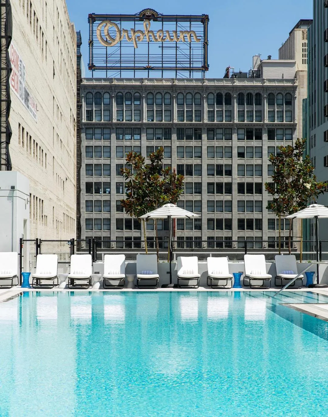 Swimming pool in Level Los Angeles - Downtown South Olive