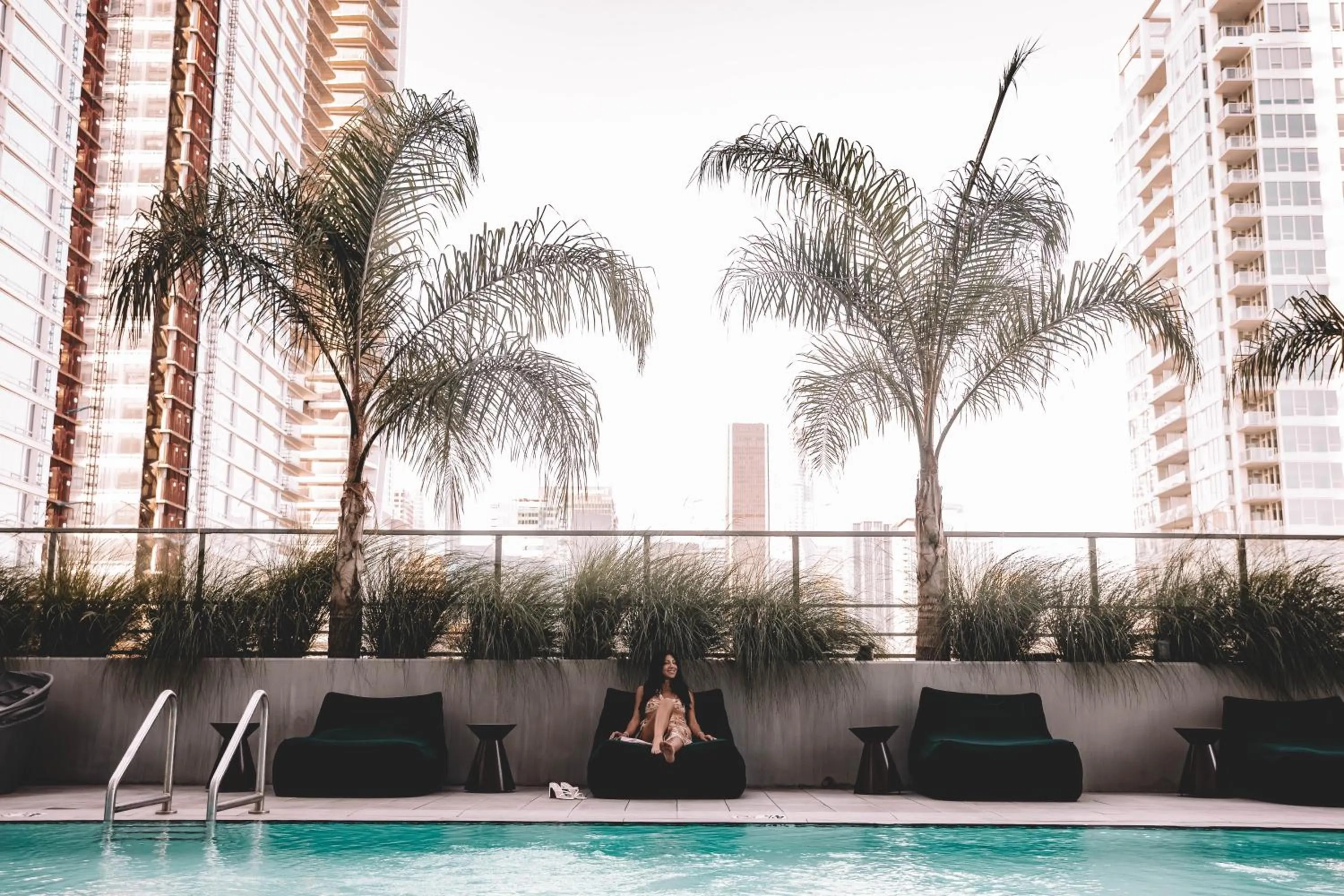 Swimming pool in Level Los Angeles - Downtown South Olive