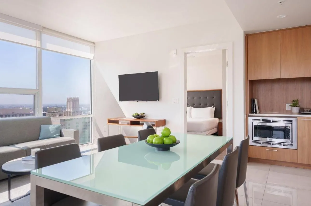 Kitchen or kitchenette in Level Los Angeles - Downtown South Olive