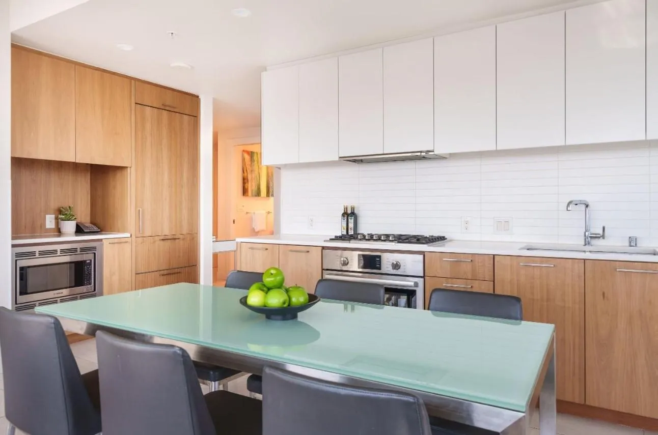 kitchen in Level Los Angeles - Downtown South Olive