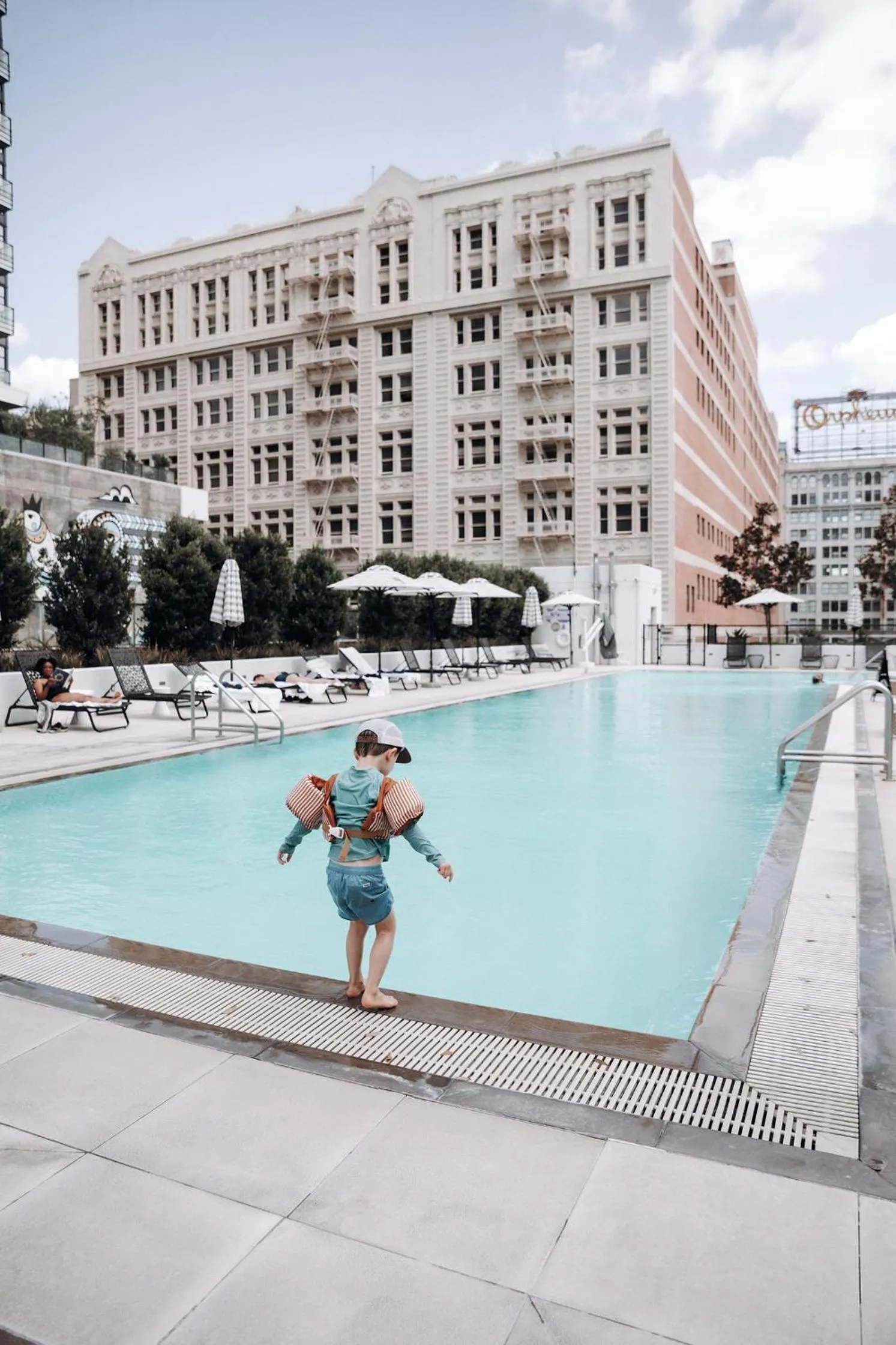 Swimming pool in Level Los Angeles - Downtown South Olive