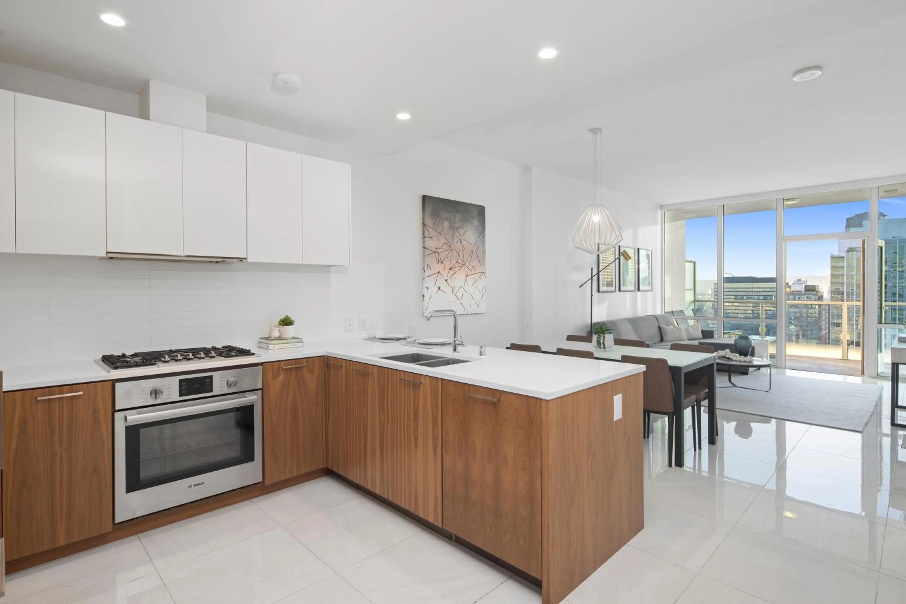 Kitchen or kitchenette in Level Los Angeles - Downtown South Olive