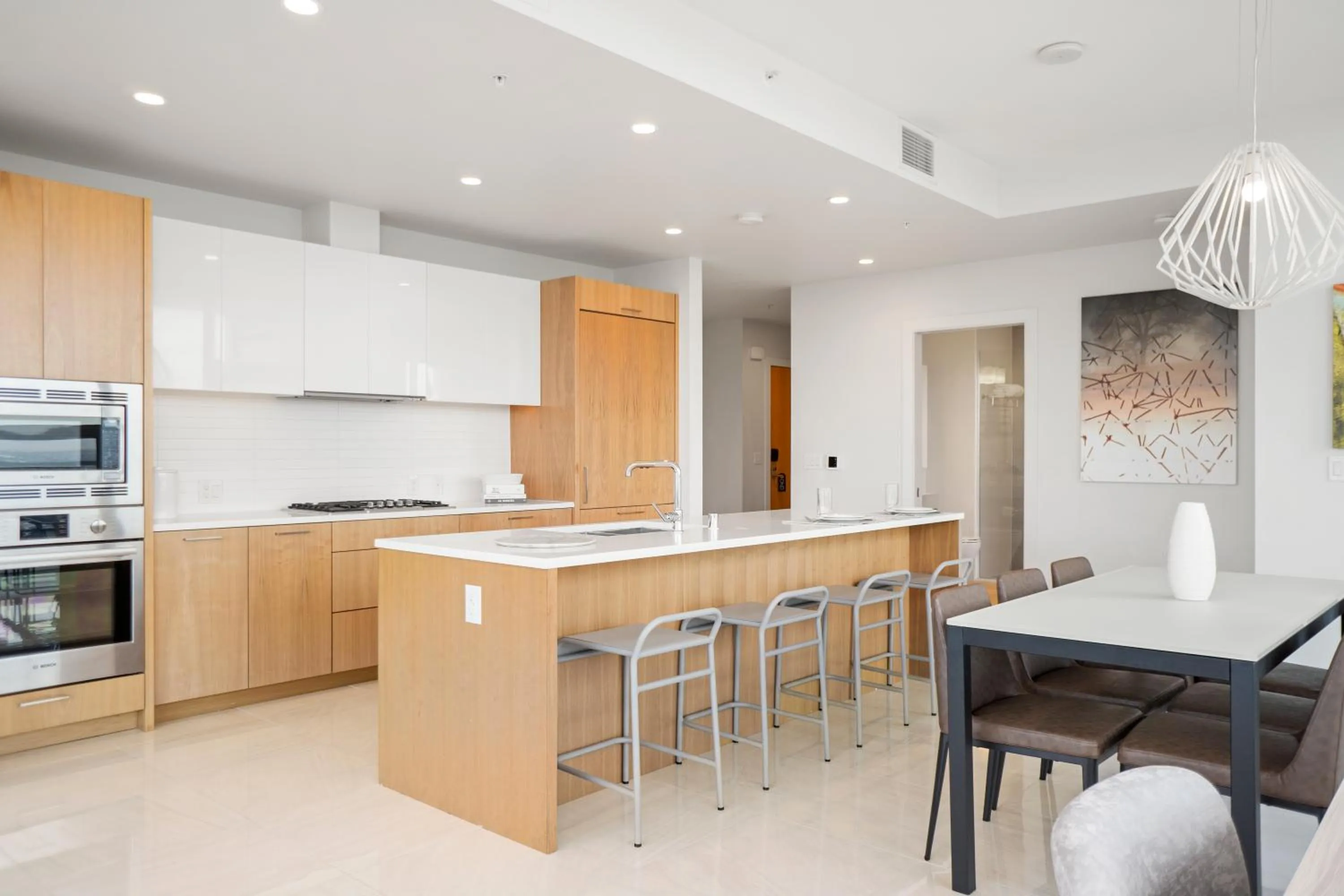 Kitchen or kitchenette in Level Los Angeles - Downtown South Olive