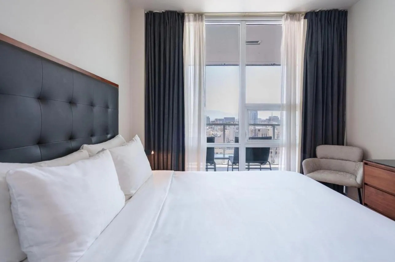 Bedroom, Bed in Level Los Angeles - Downtown South Olive