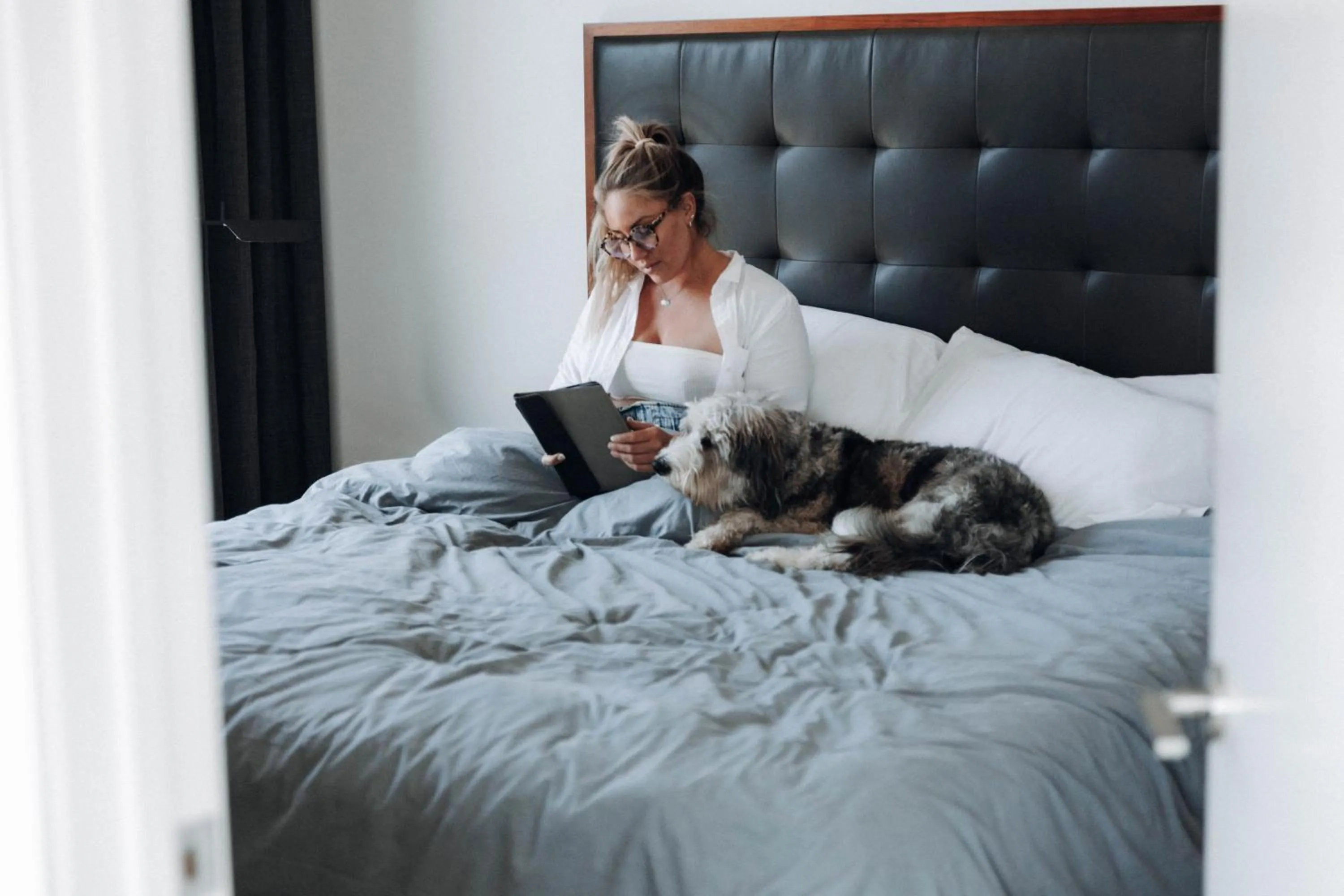 Bedroom, Bed in Level Los Angeles - Downtown South Olive