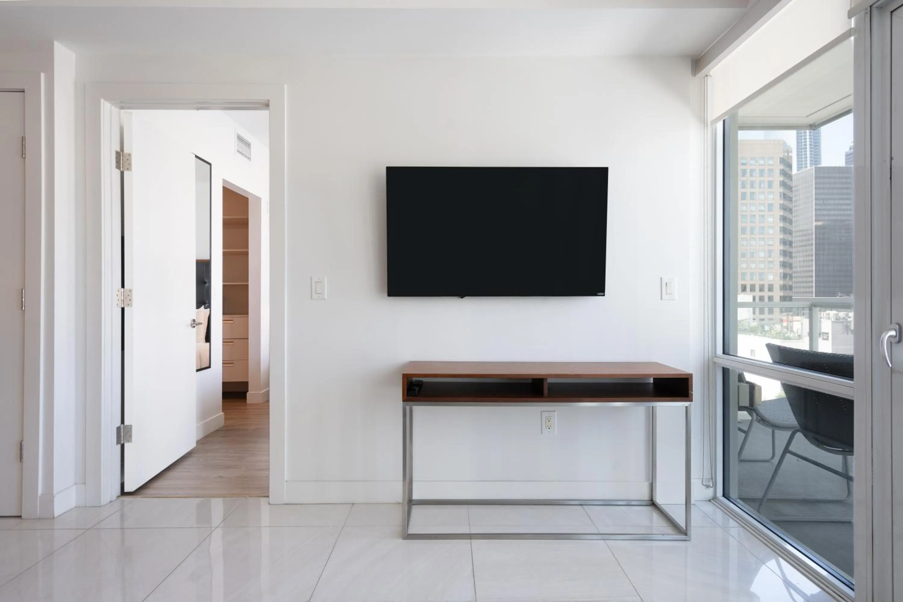 TV and multimedia in Level Los Angeles - Downtown South Olive