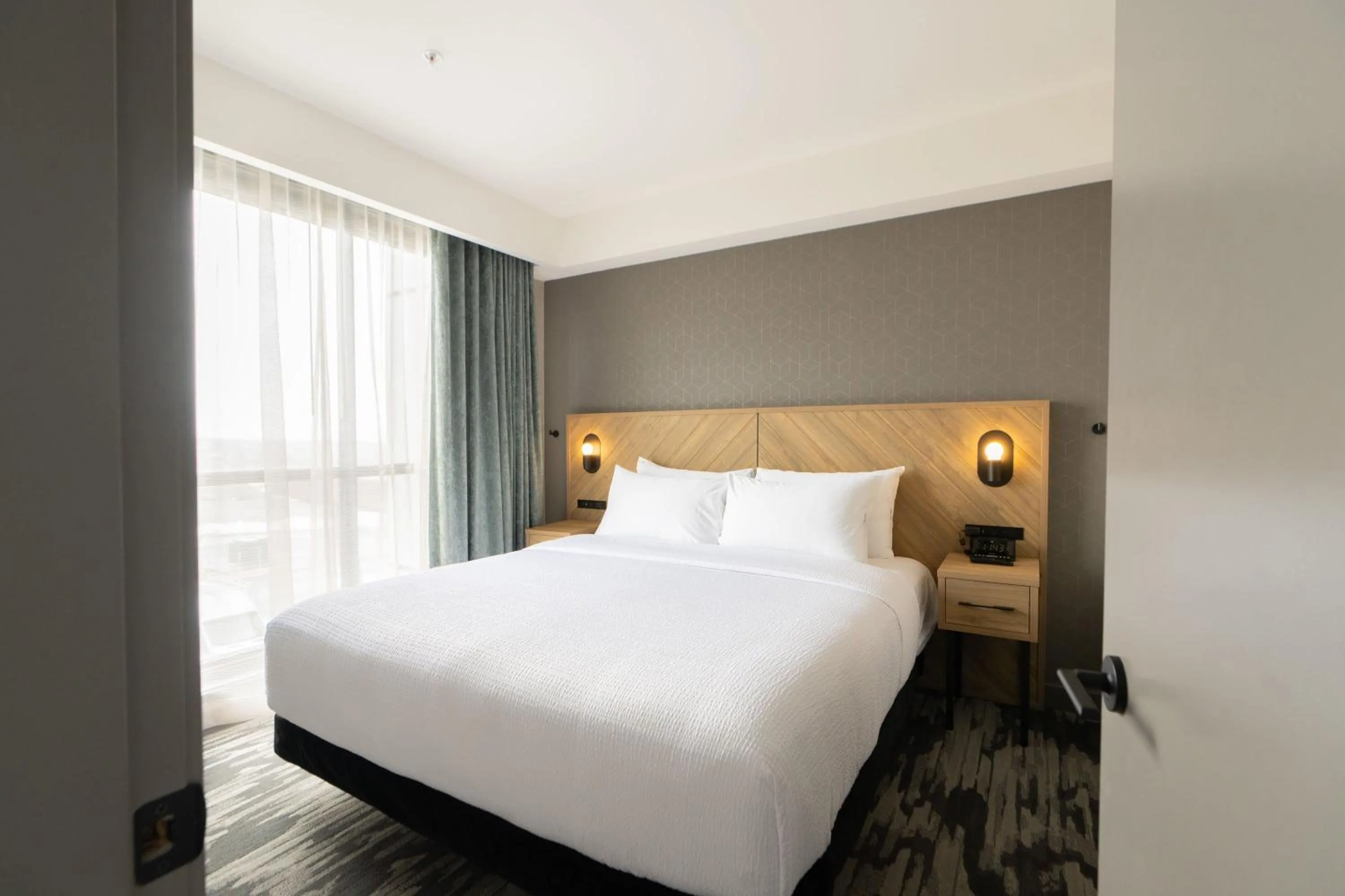 Grand Suite, 1 King Bed, Sofa Bed, Kitchen in Sandman Signature Winnipeg Airport Hotel & Suites