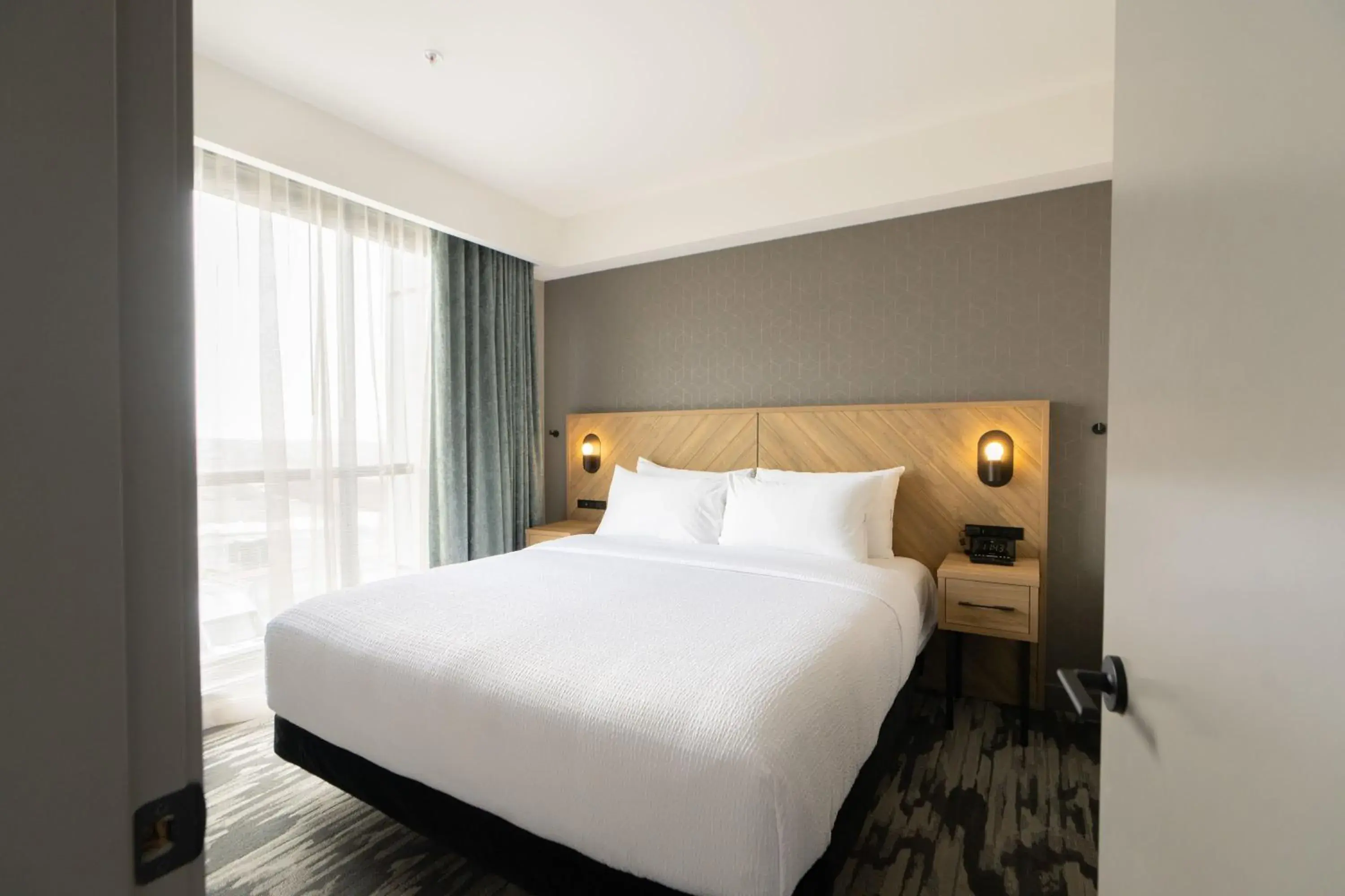 Grand Suite, 1 King Bed, Sofa Bed, Kitchen in Sandman Signature Winnipeg Airport Hotel & Suites Grand Suite, 1 King Bed, Sofa Bed, Kitchen in Sandman Signature Winnipeg Airport Hotel & Suites