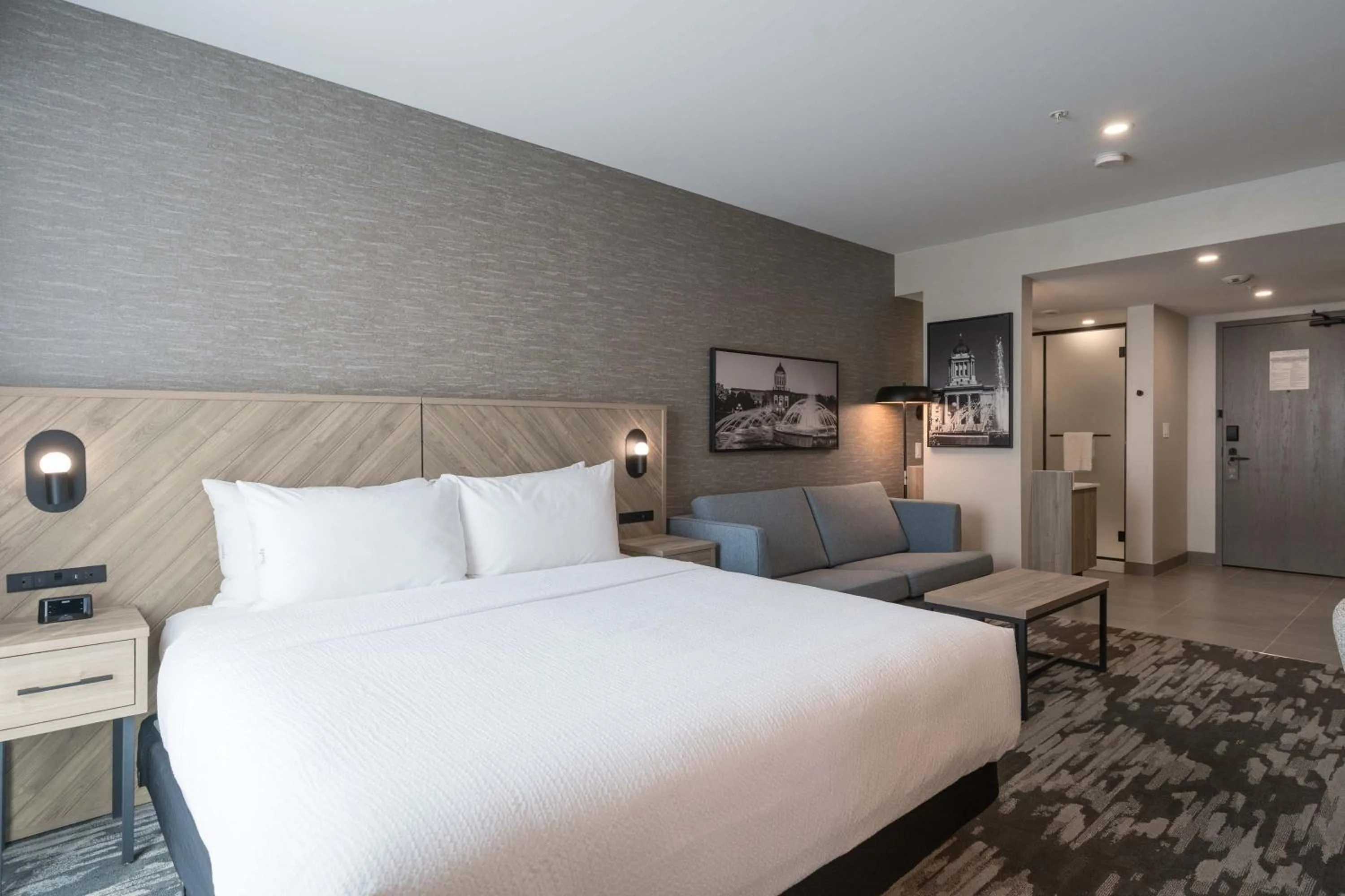 Photo of the whole room, Bed in Sandman Signature Winnipeg Airport Hotel & Suites