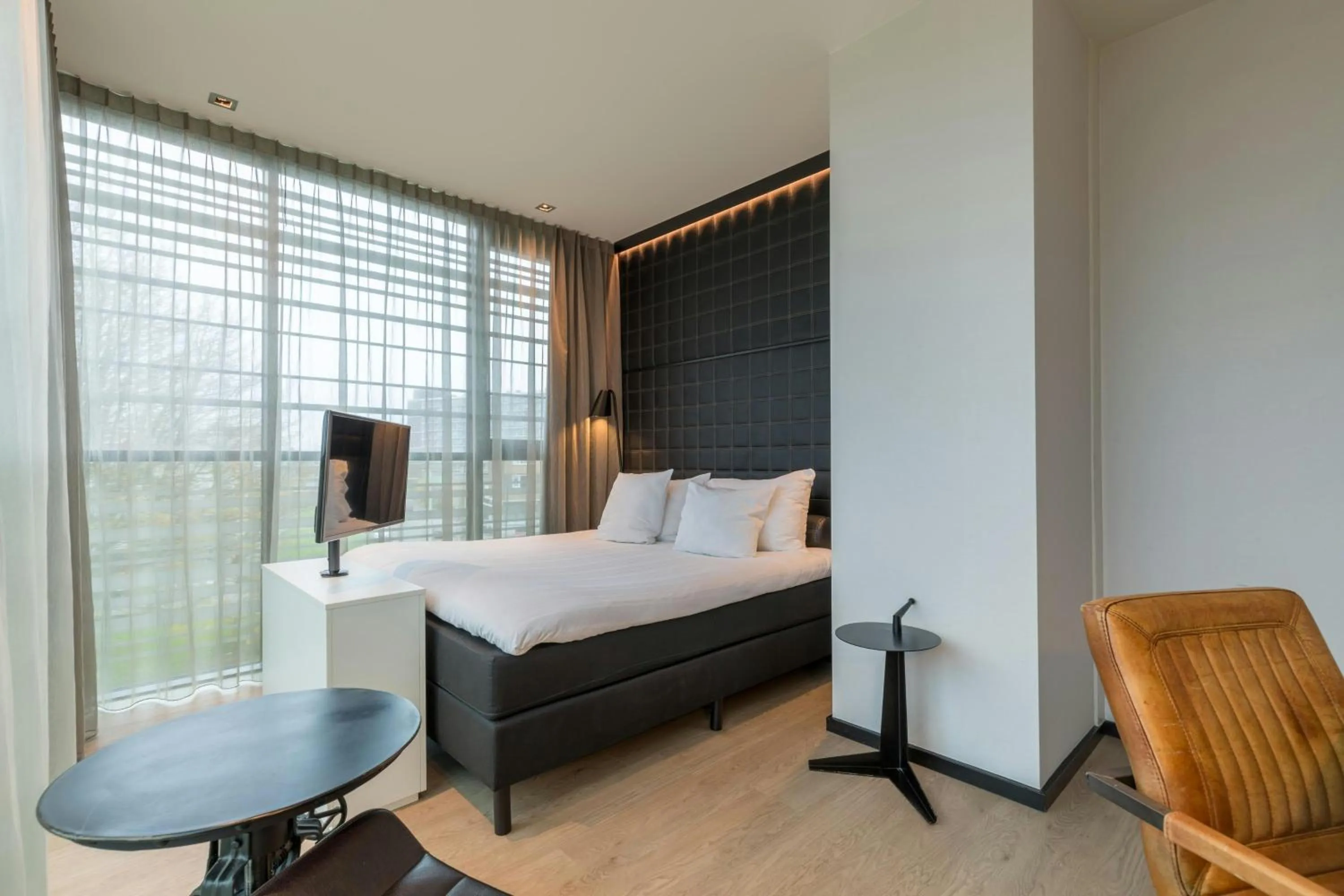 Photo of the whole room, Bed in Leonardo Hotel Groningen Stadspark