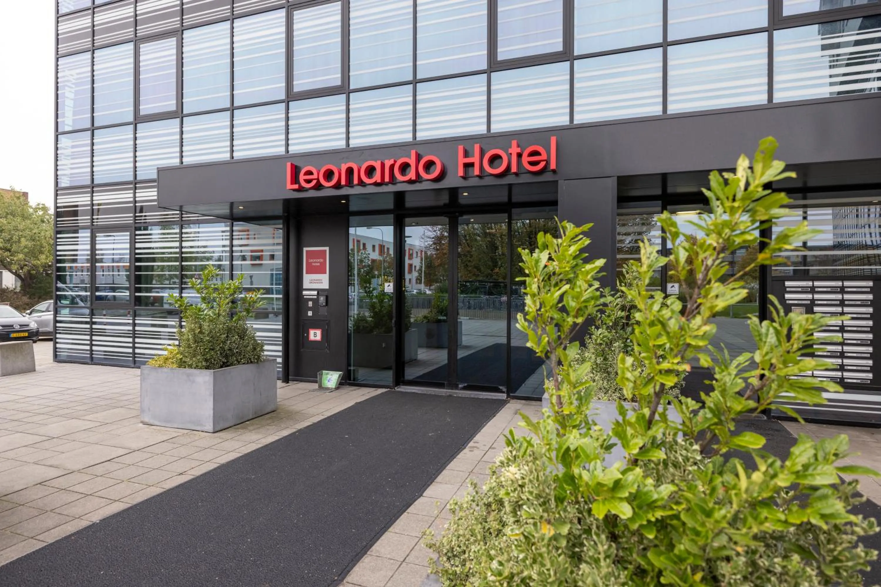Facade/entrance in Leonardo Hotel Groningen Stadspark