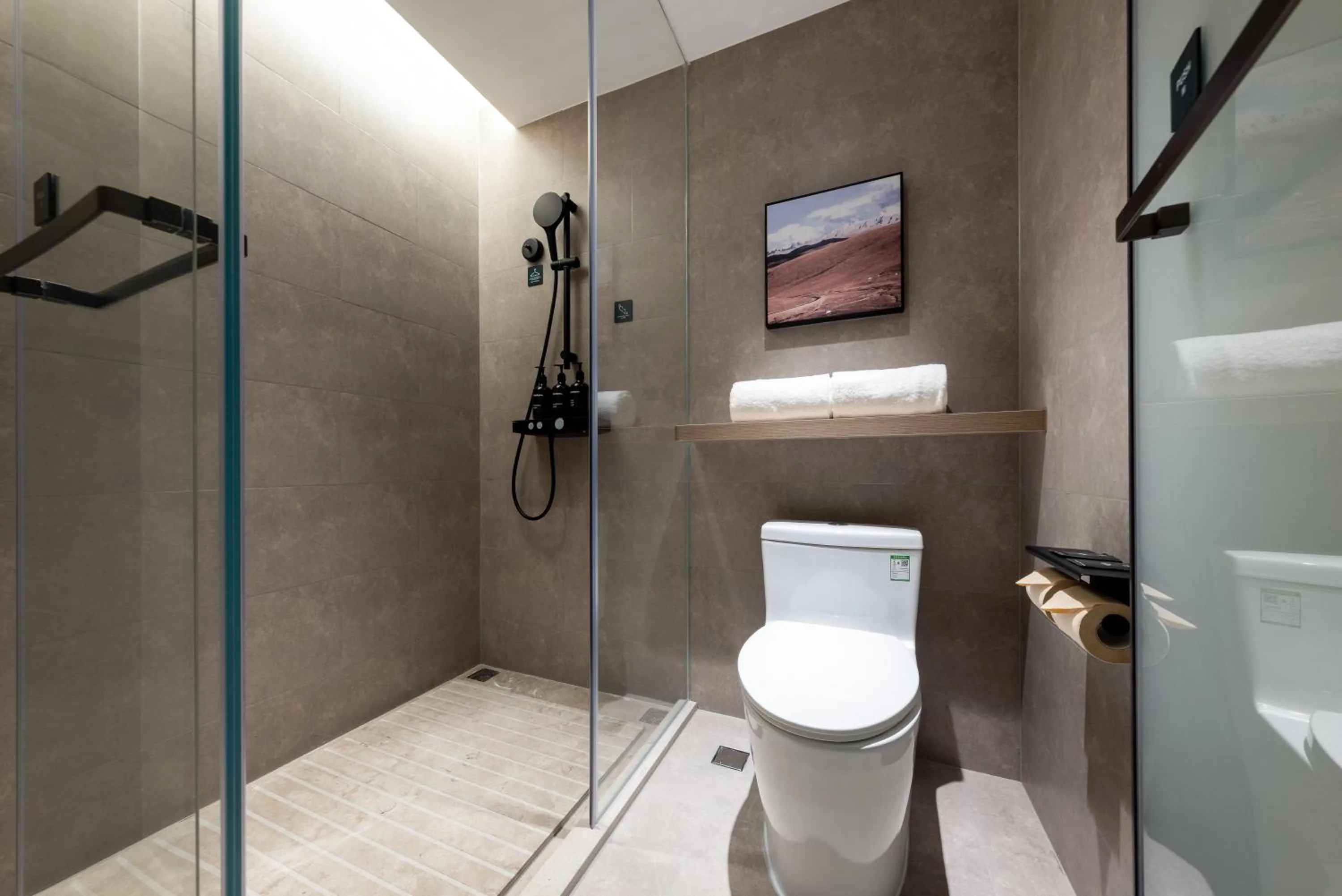 Shower in Atour Hotel Zhongshan Henglan Chang New Times Square