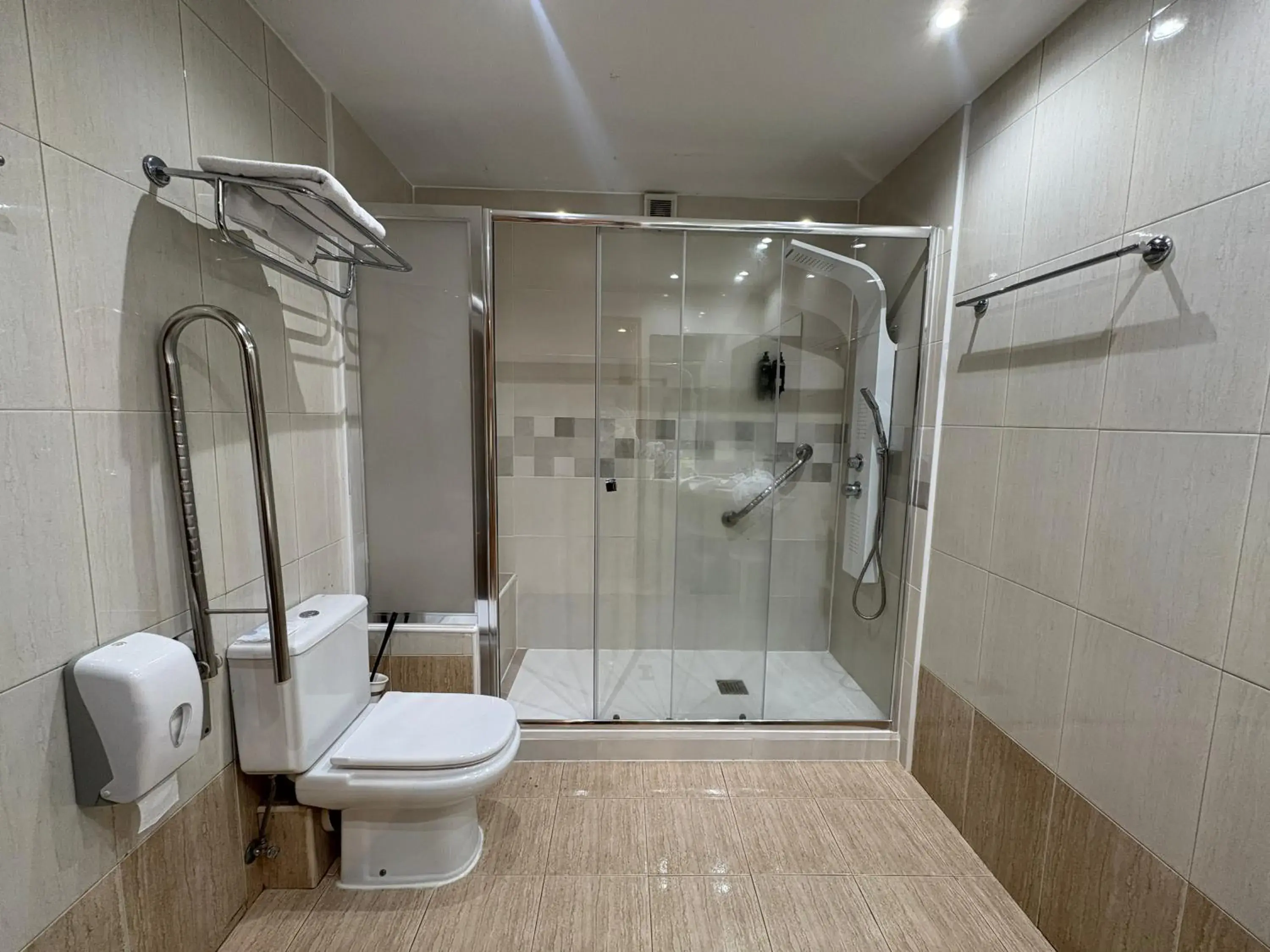 Shower in Nest Style Santiago Shower in Nest Style Santiago