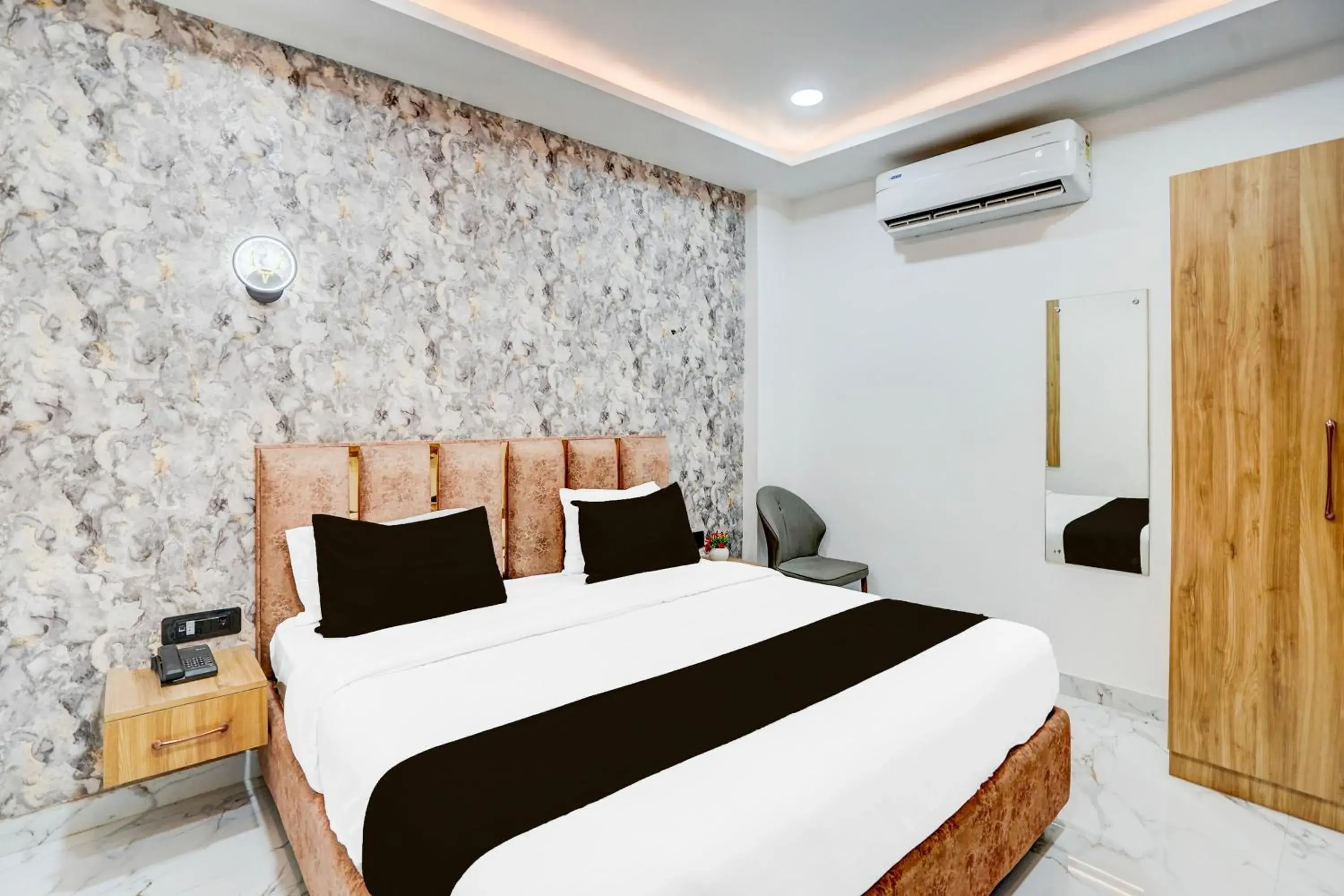 Classic Triple Room - single occupancy in Super Collection O Ram Mandir Ayodhya Formerly Hotel Aarambh Classic Triple Room - single occupancy in Super Collection O Ram Mandir Ayodhya Formerly Hotel Aarambh