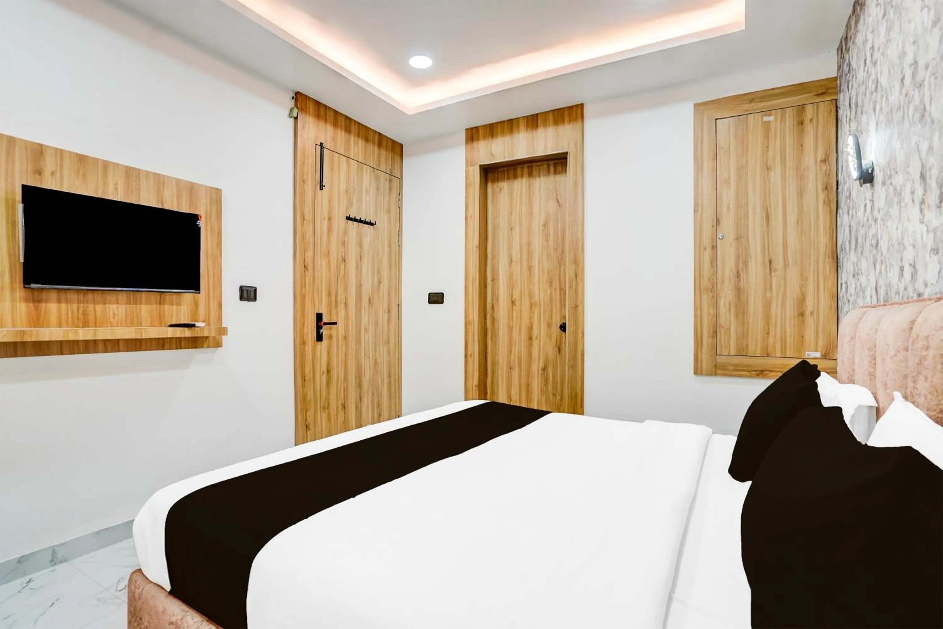 Bedroom, Bed in Super Collection O Ram Mandir Ayodhya Formerly Hotel Aarambh