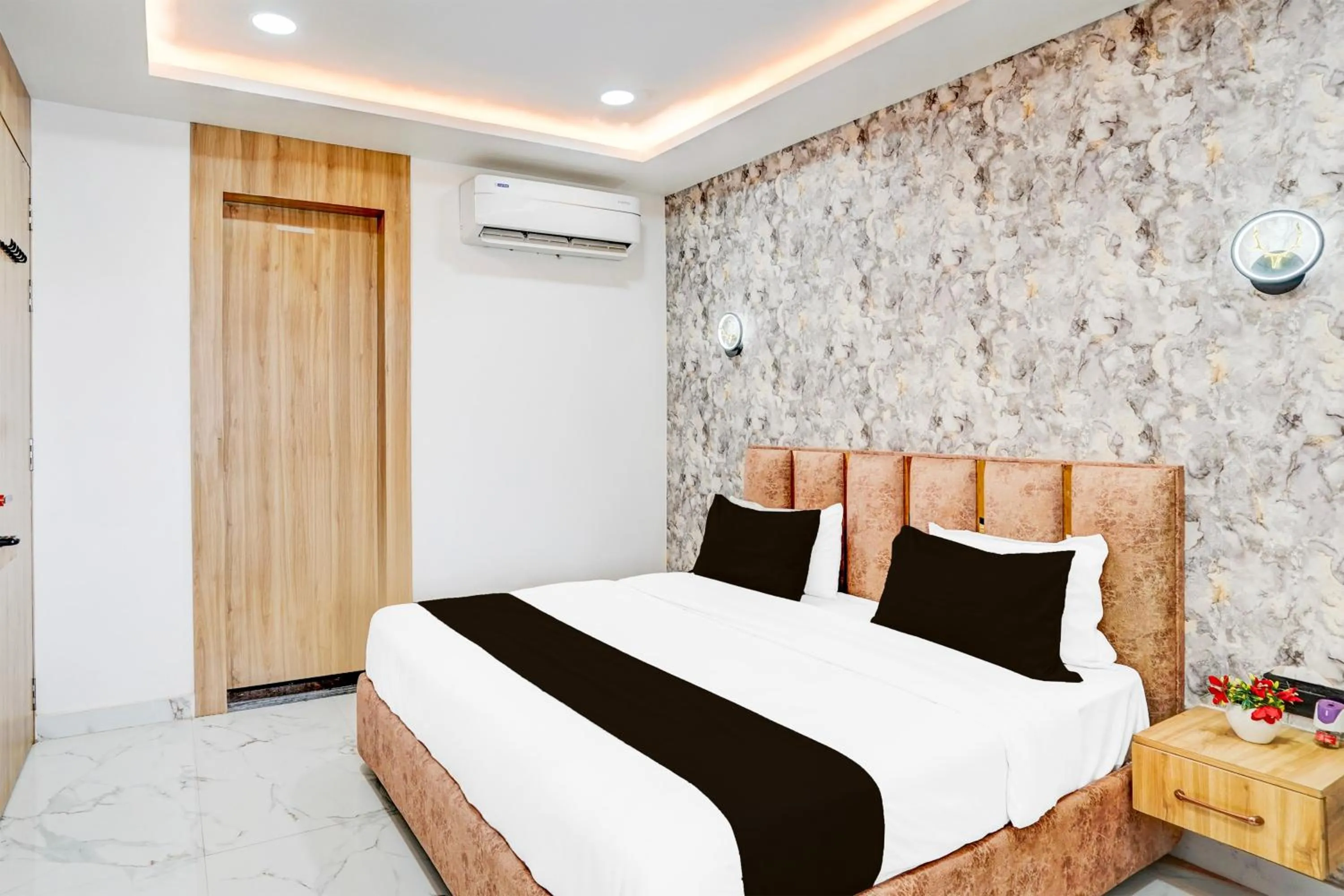 Bedroom, Bed in Super Collection O Ram Mandir Ayodhya Formerly Hotel Aarambh