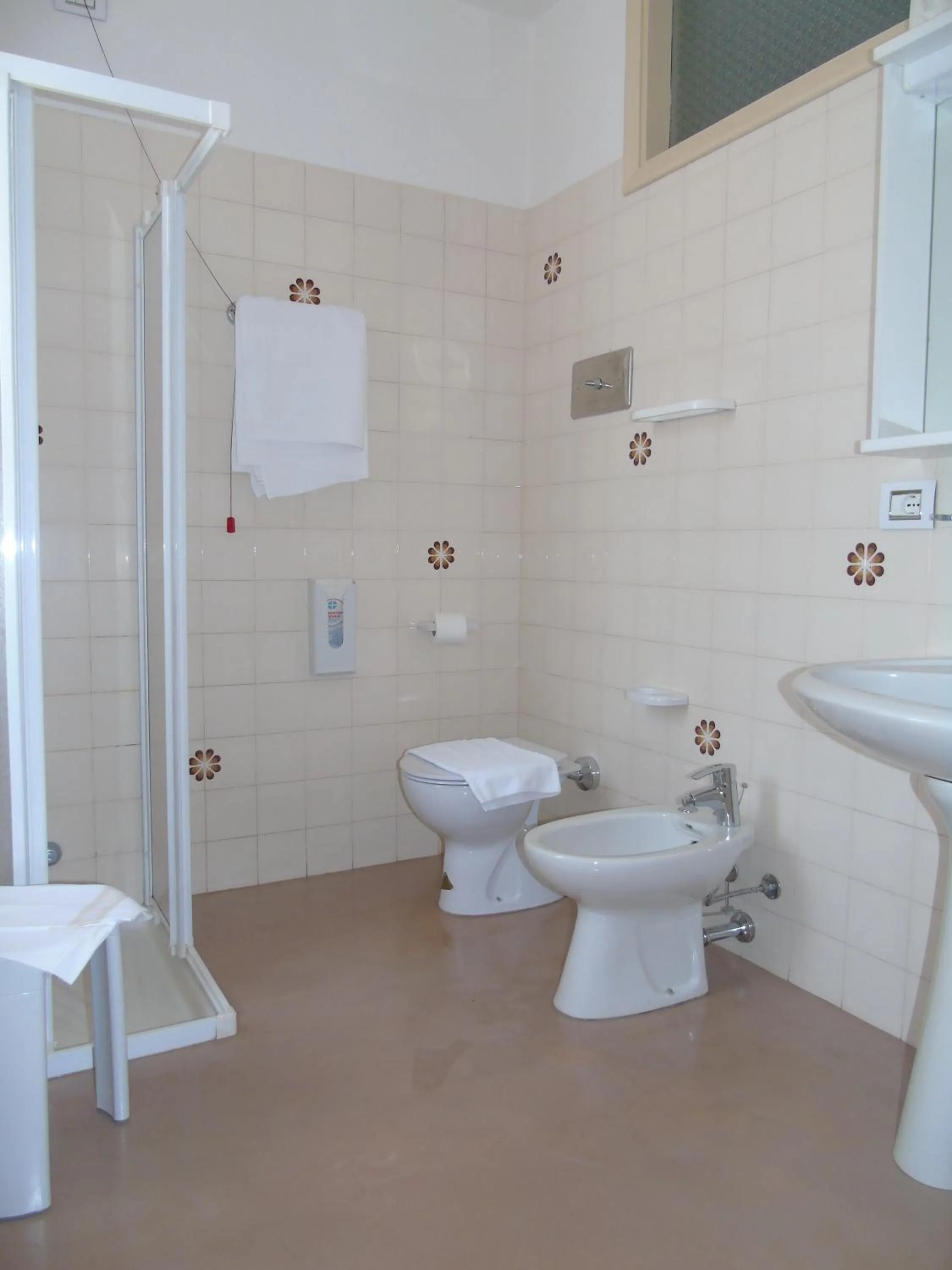 Bathroom in Albergo Grifone 1891