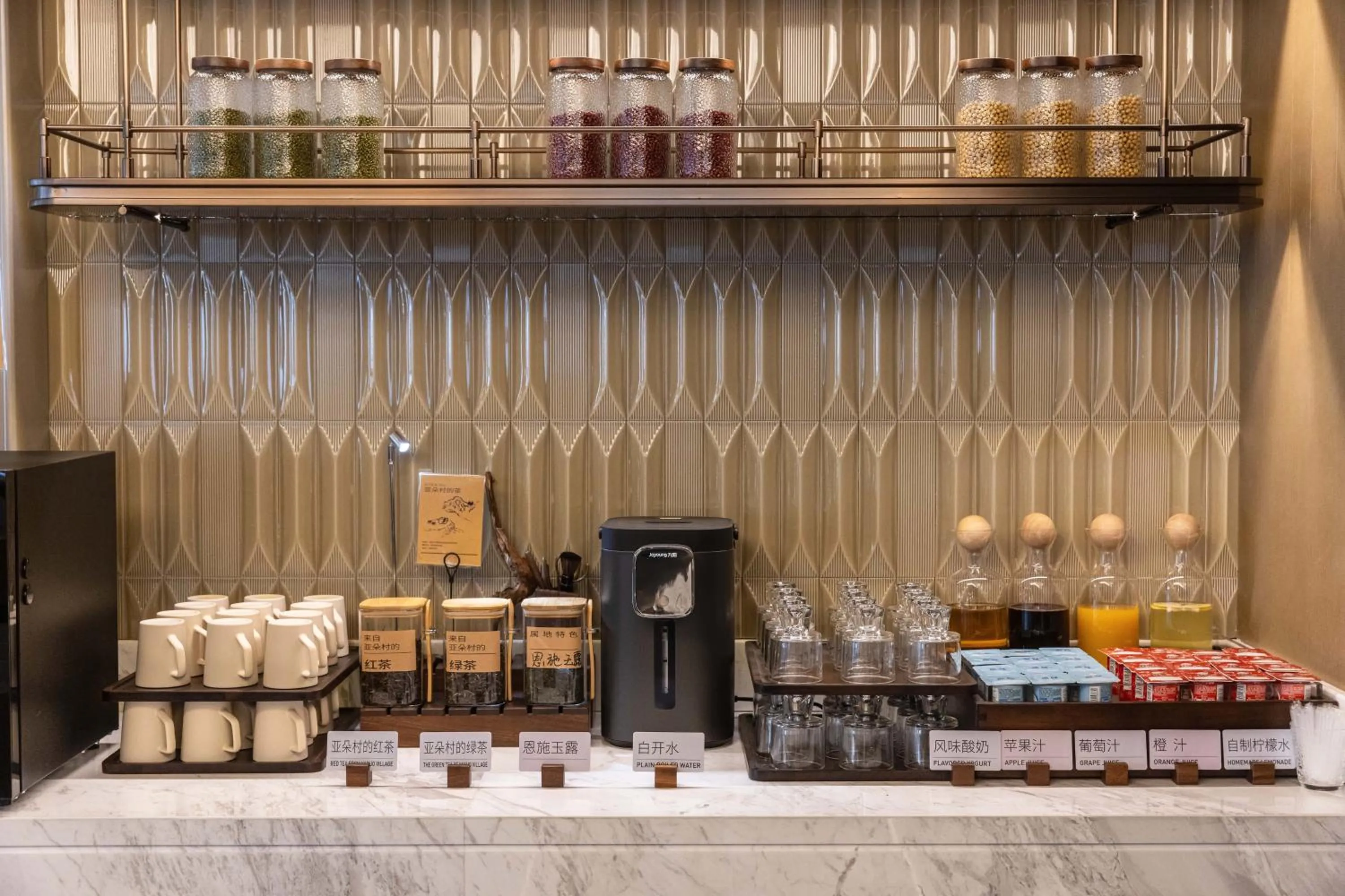 Restaurant/places to eat in Atour Hotel Wuhan Yellow Crane Tower Shouyi Plaza