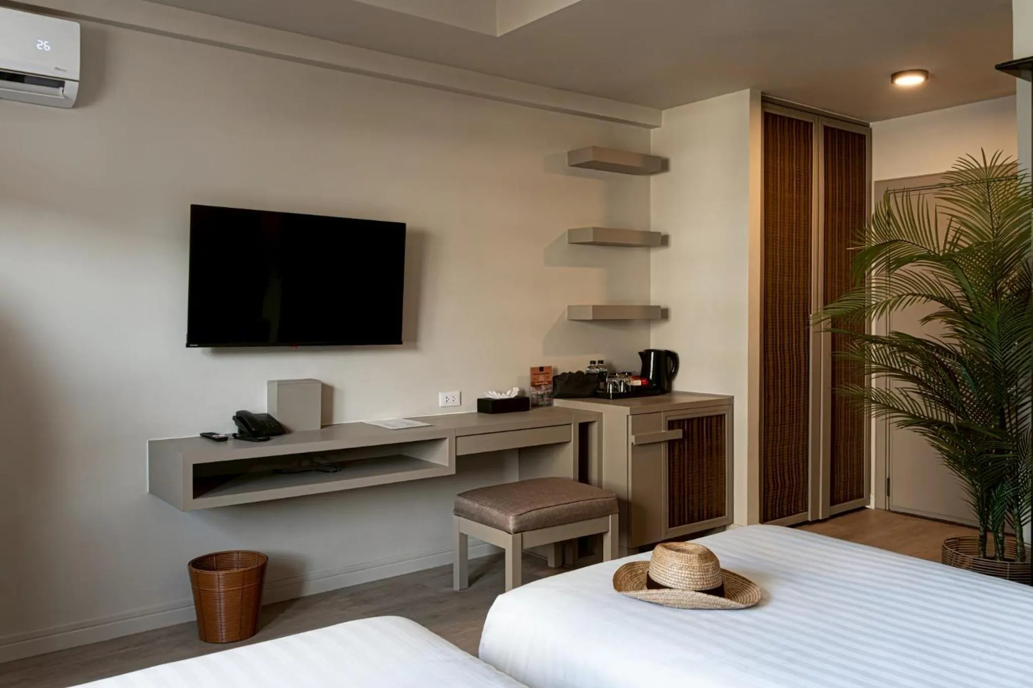 TV and multimedia, Bed in Karon Boutique
