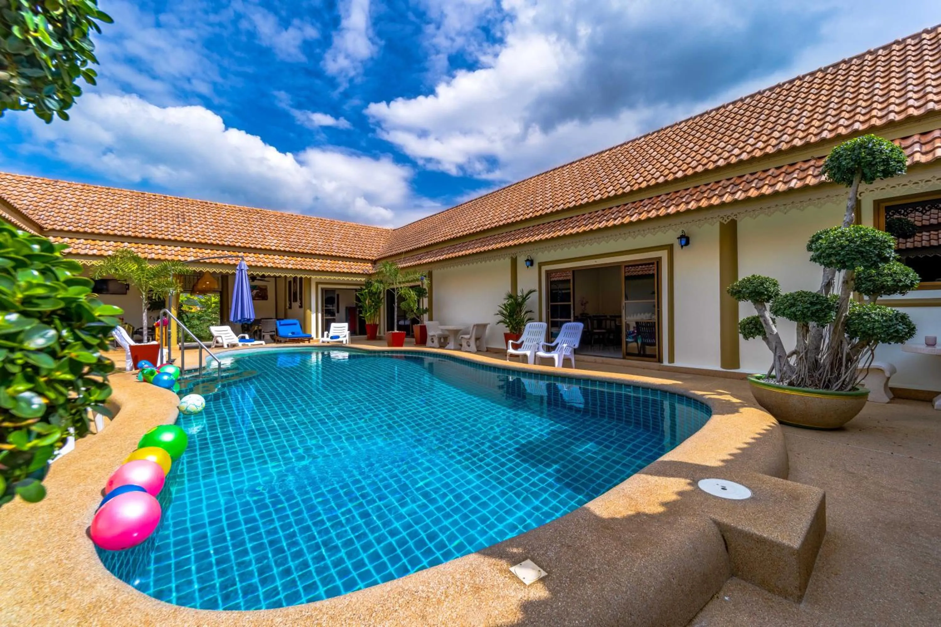 Siam Court Hotel and Resort