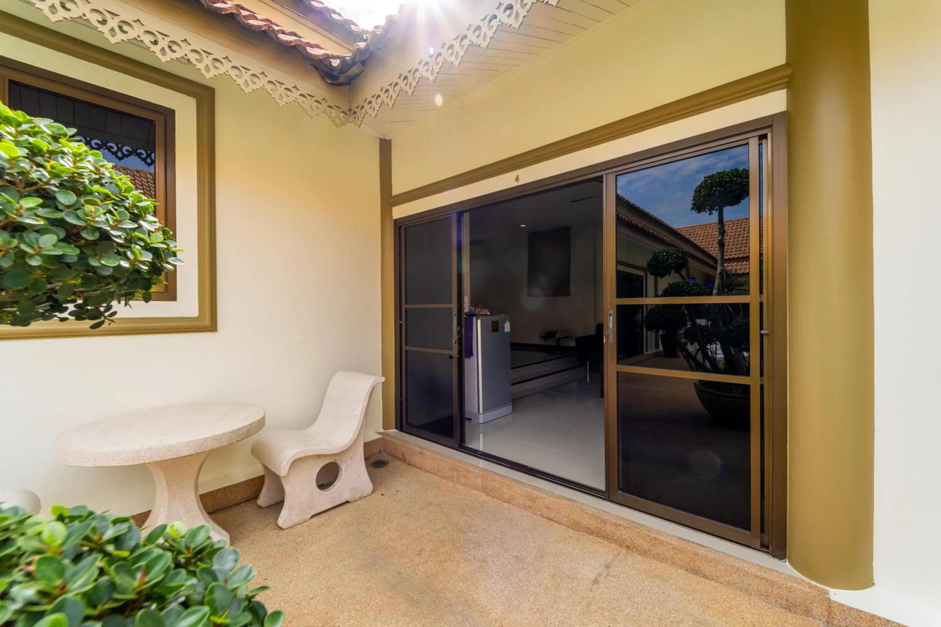 Patio in Siam Court Hotel and Resort