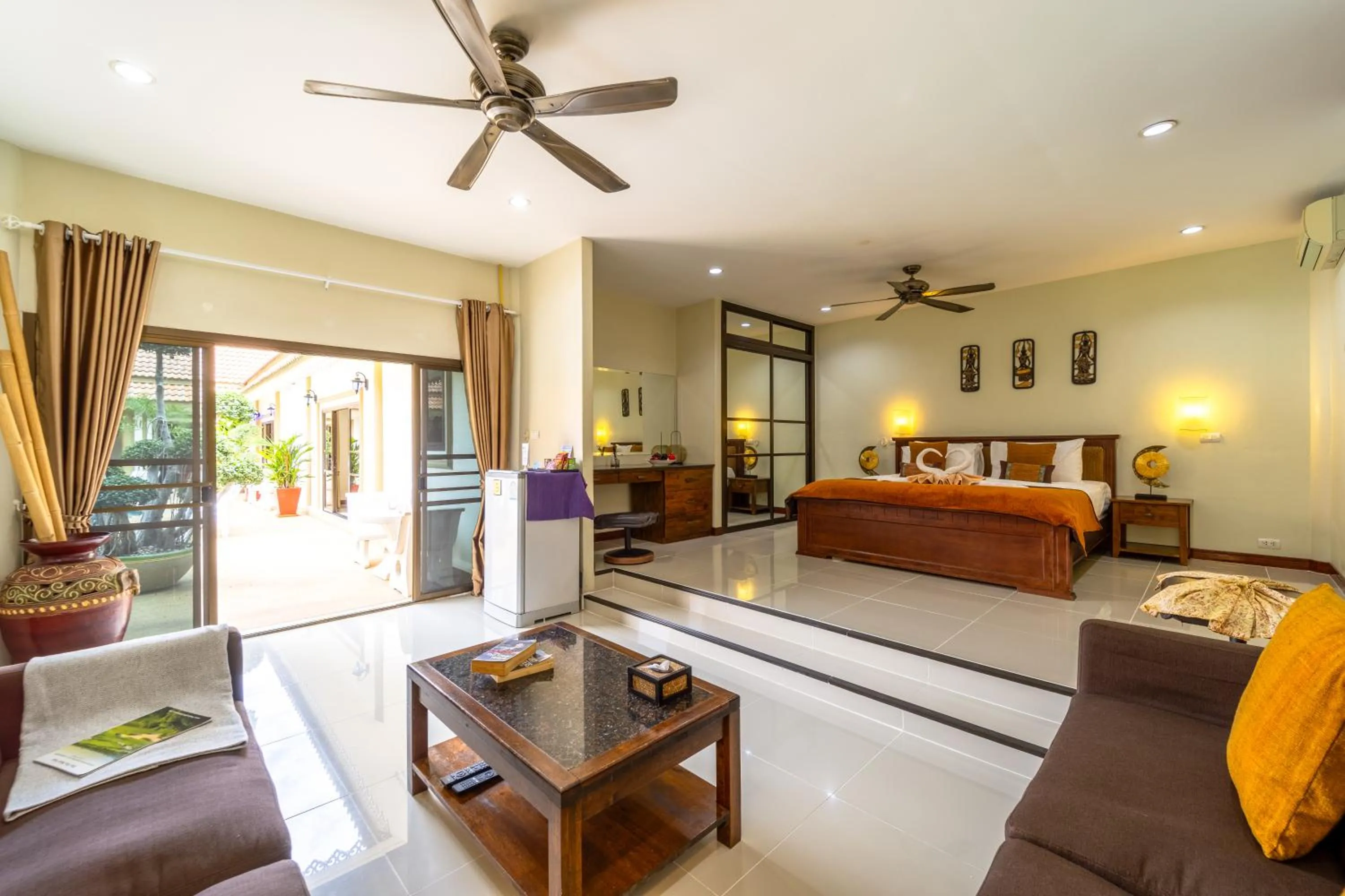 Photo of the whole room, Bed in Siam Court Hotel and Resort