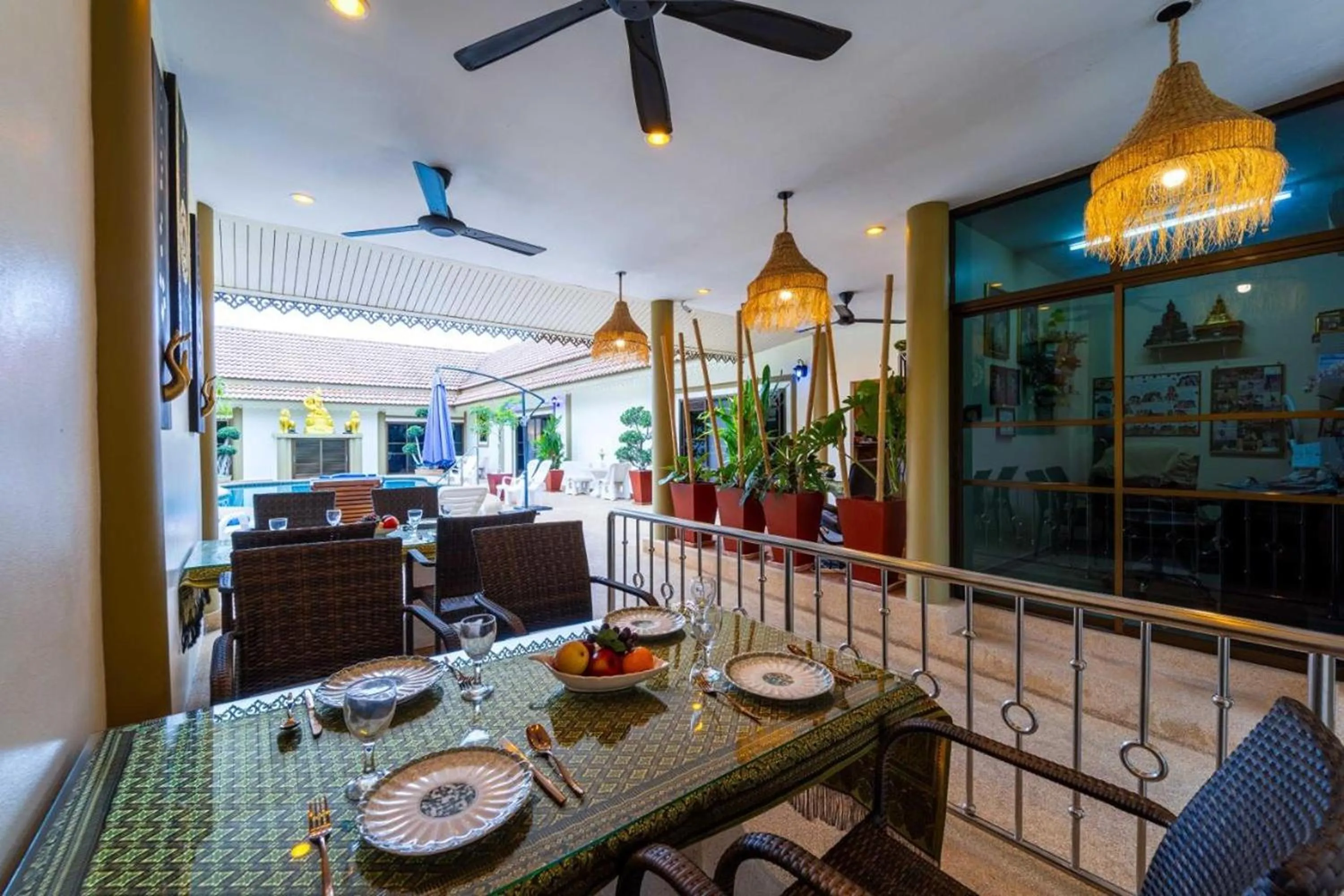 Restaurant/places to eat in Siam Court Hotel and Resort