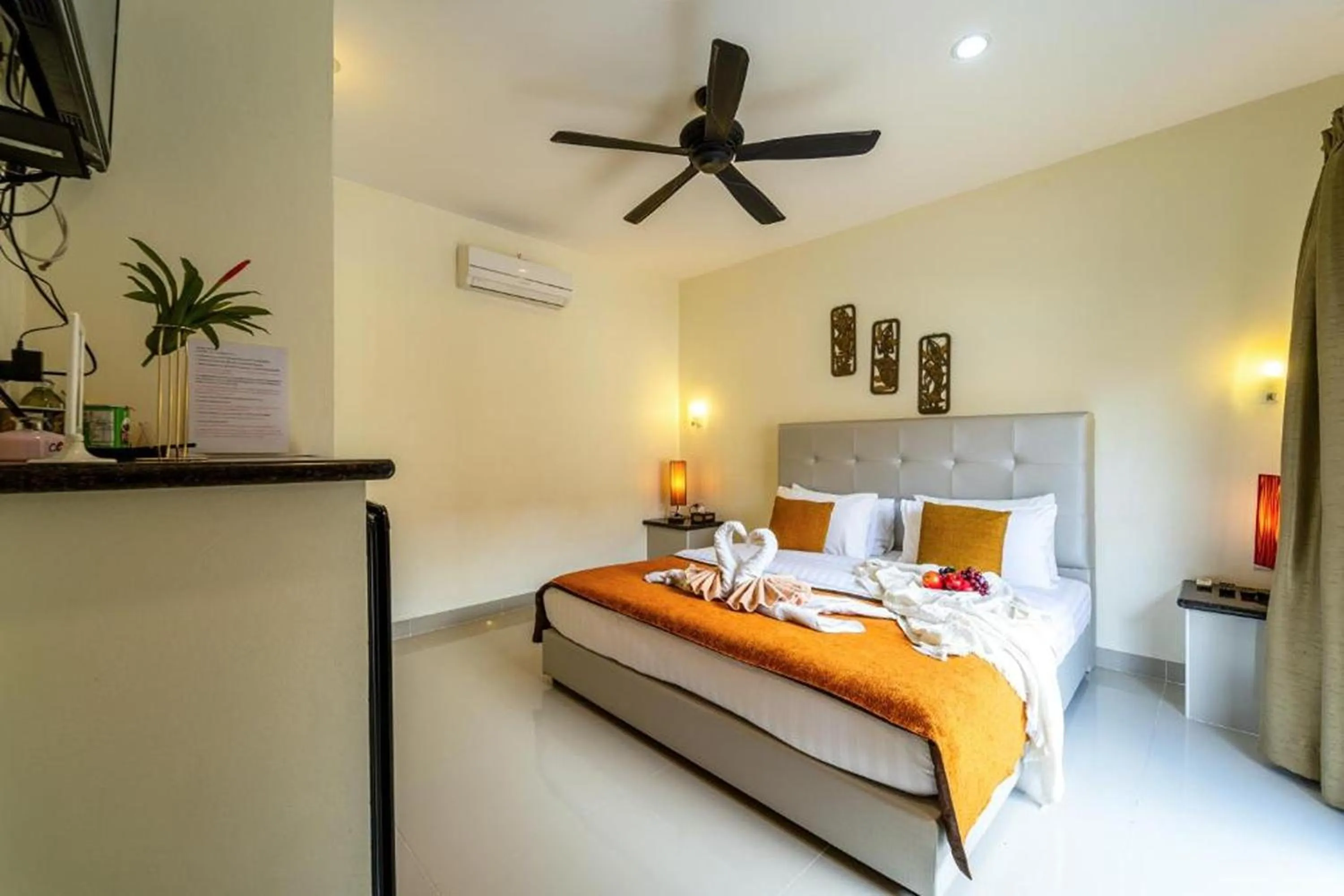 Bedroom, Bed in Siam Court Hotel and Resort