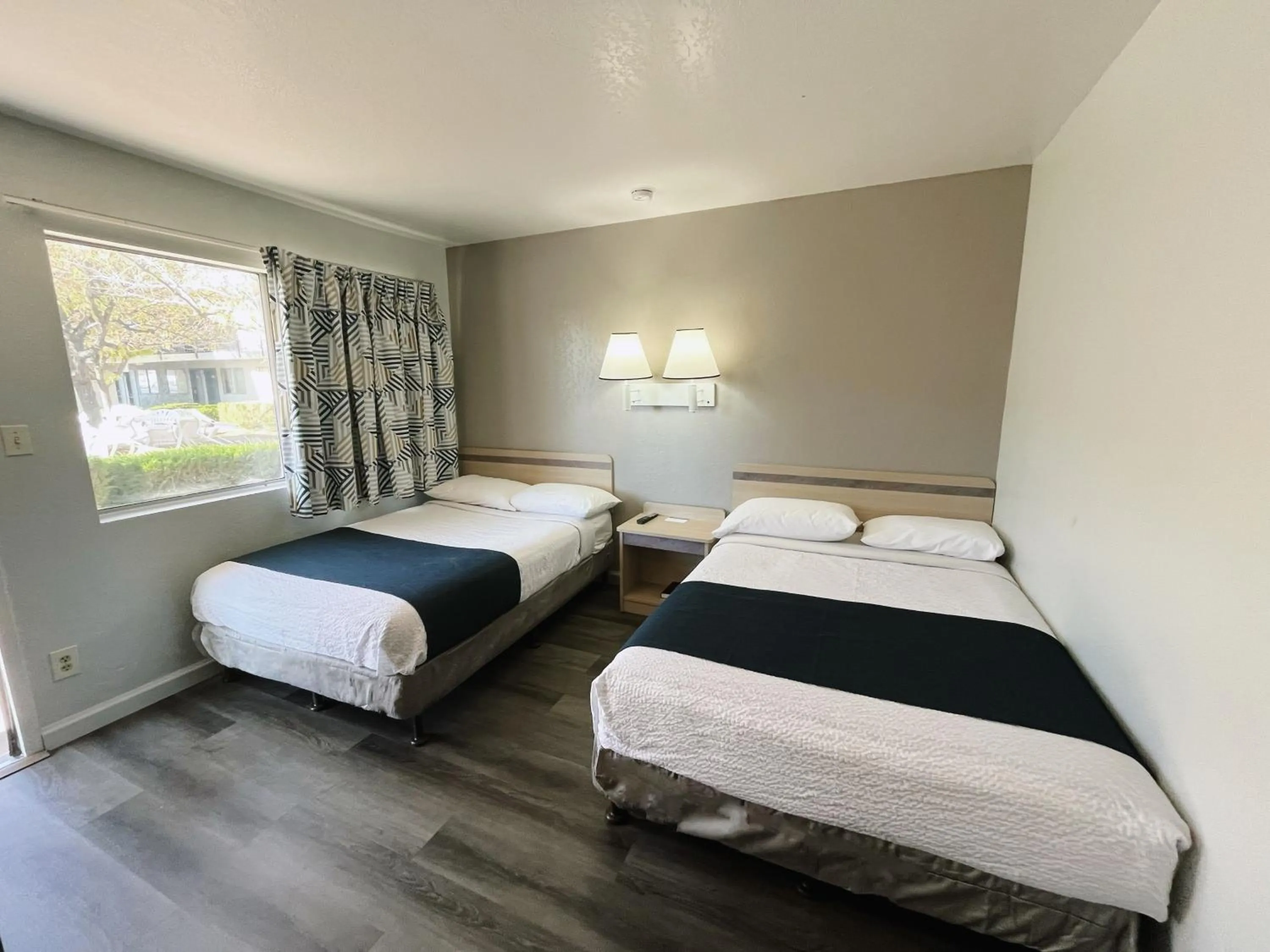 Bedroom, Bed in Motel 6-Holbrook, AZ