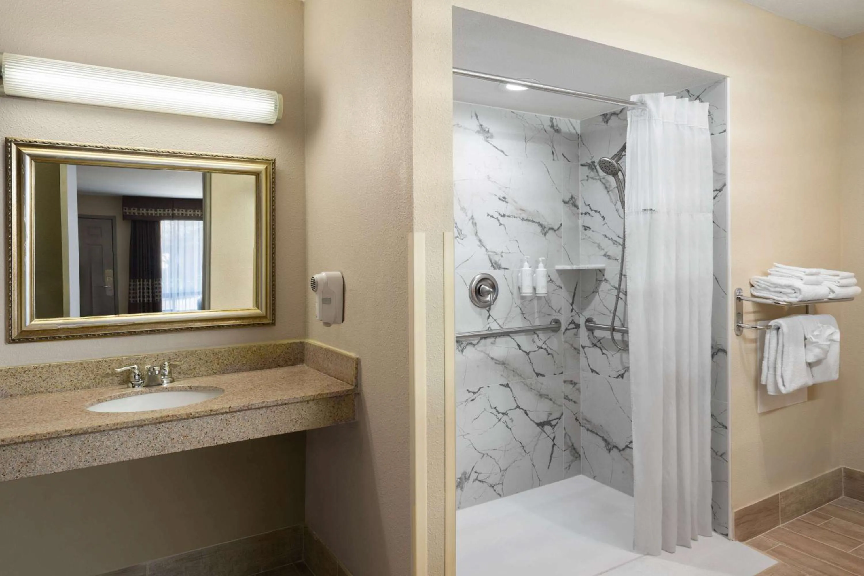 Shower in Days Inn by Wyndham Klamath Falls