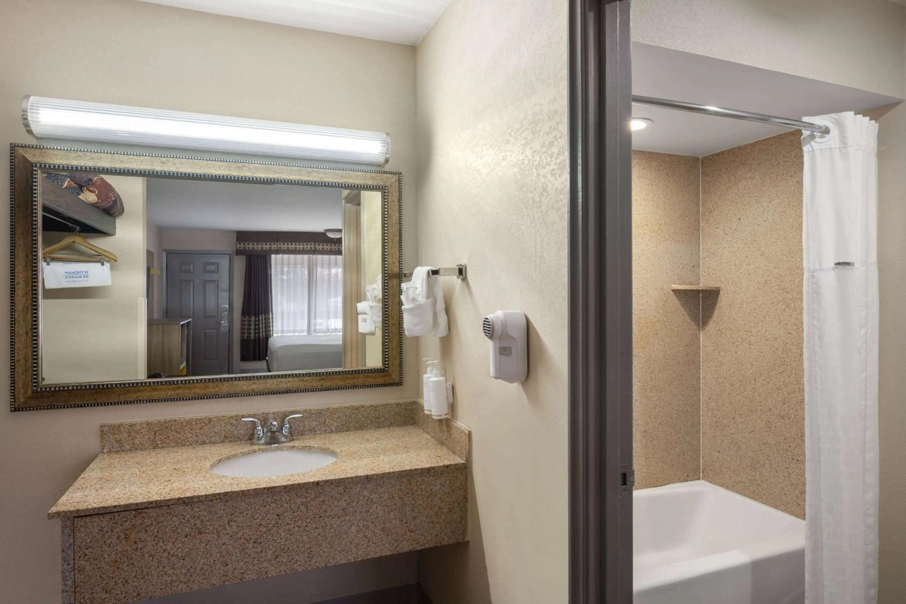 Bathroom in Days Inn by Wyndham Klamath Falls