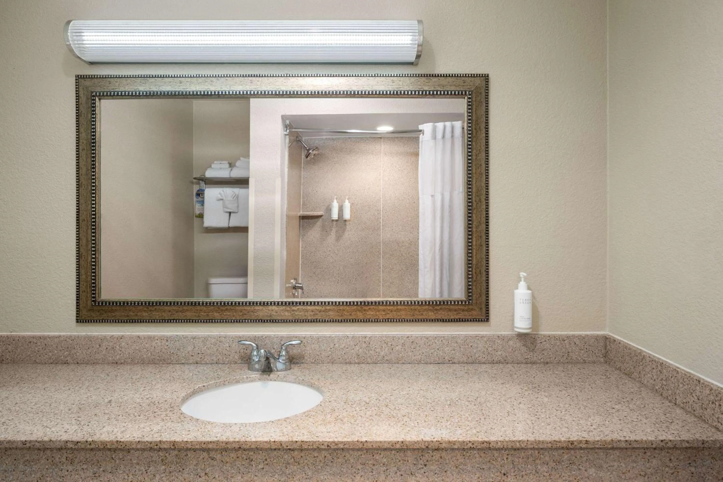 Bathroom in Days Inn by Wyndham Klamath Falls