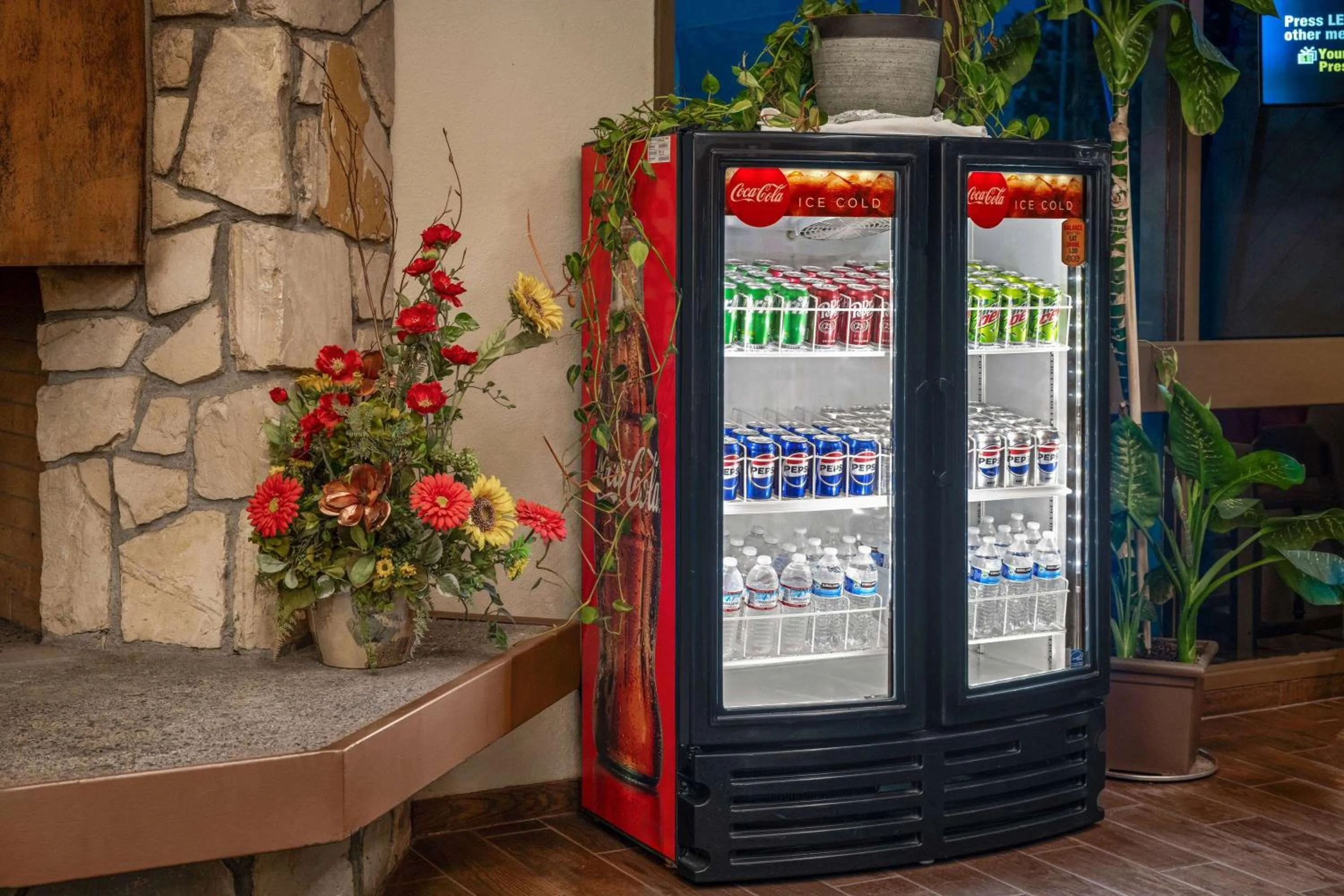 Food and drinks in Days Inn by Wyndham Klamath Falls