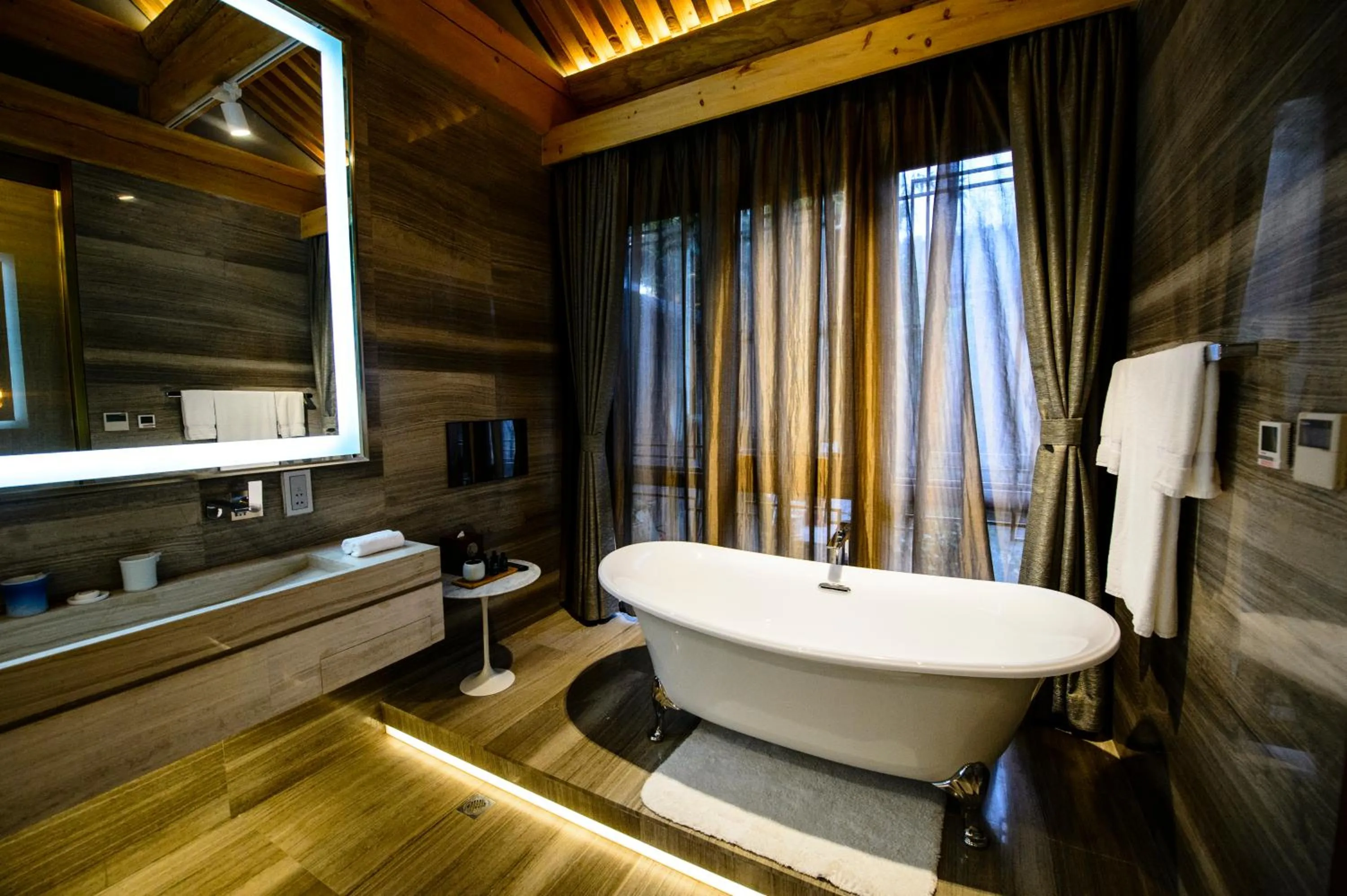 Bathroom in Cours Et Pavillons