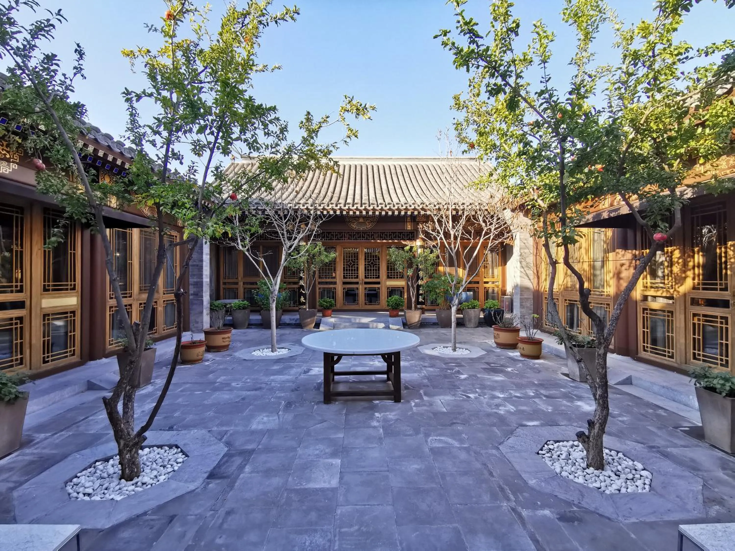 Property building in Cours Et Pavillons