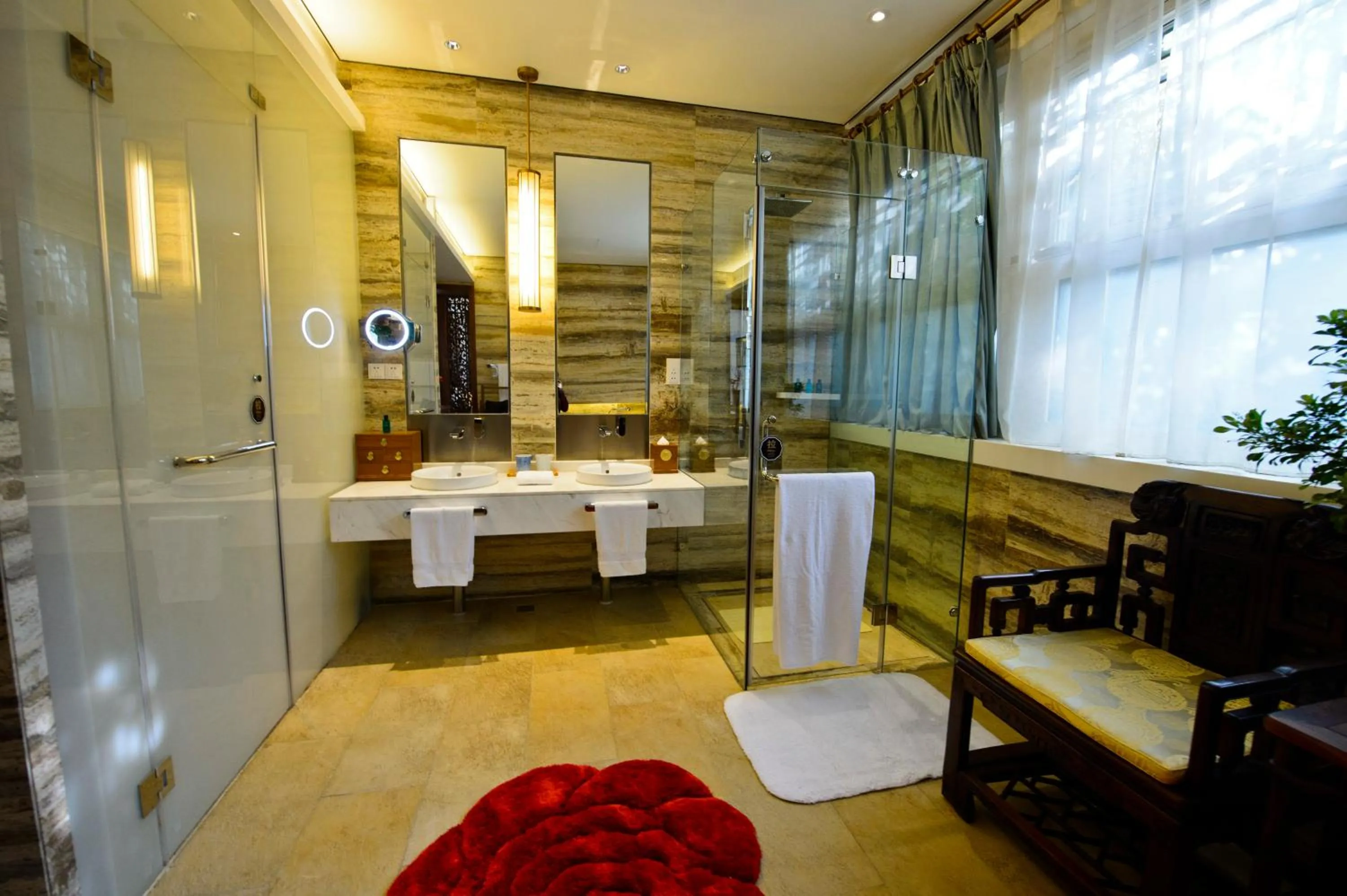 Shower in Cours Et Pavillons