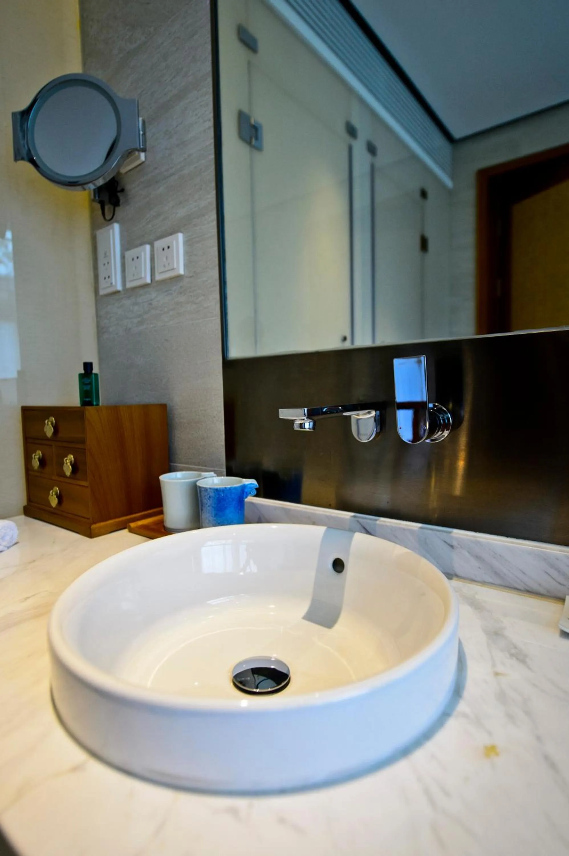 Area and facilities in Cours Et Pavillons