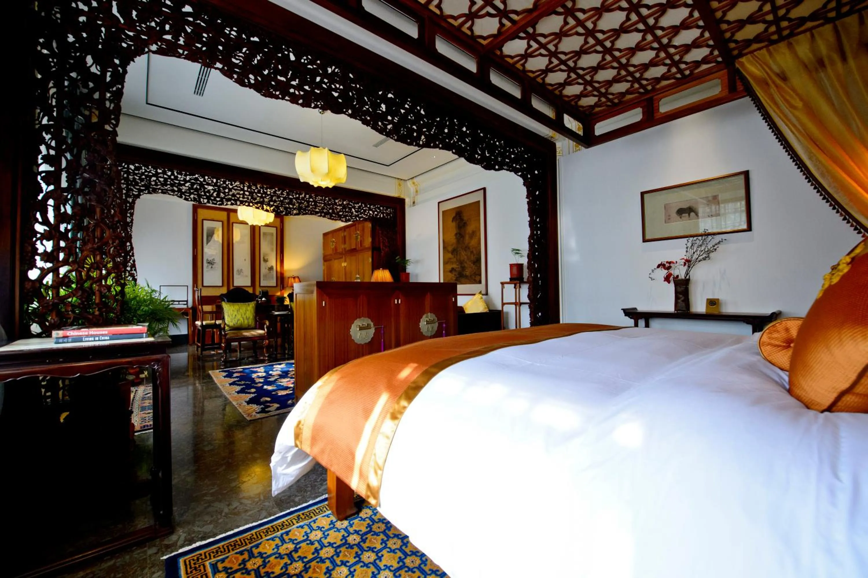 Bedroom, Bed in Cours Et Pavillons