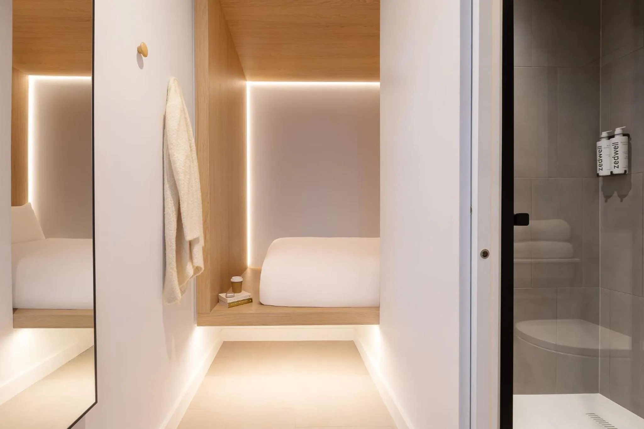 Bed in Zedwell Hotel Knightsbridge