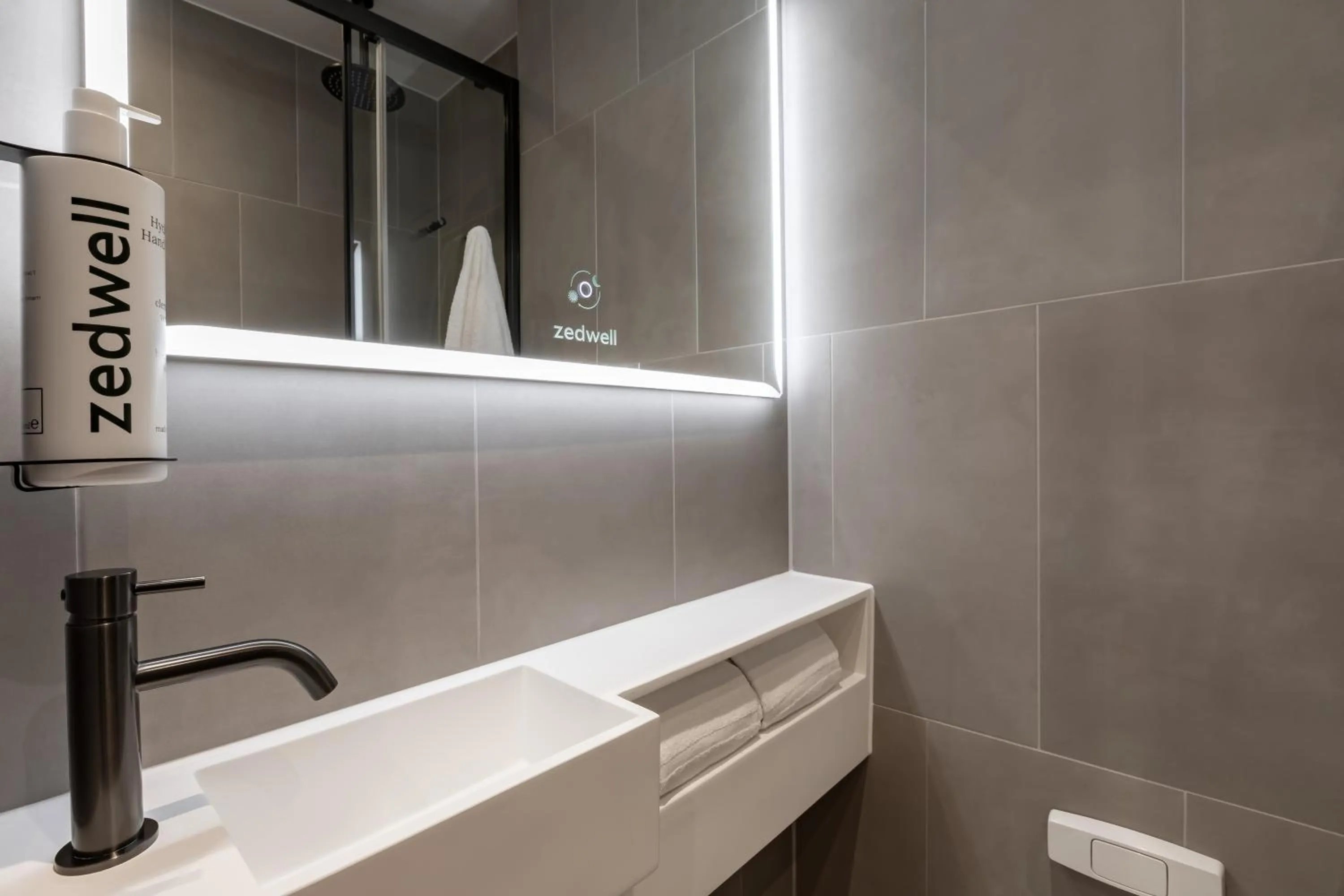 Bathroom in Zedwell Hotel Knightsbridge