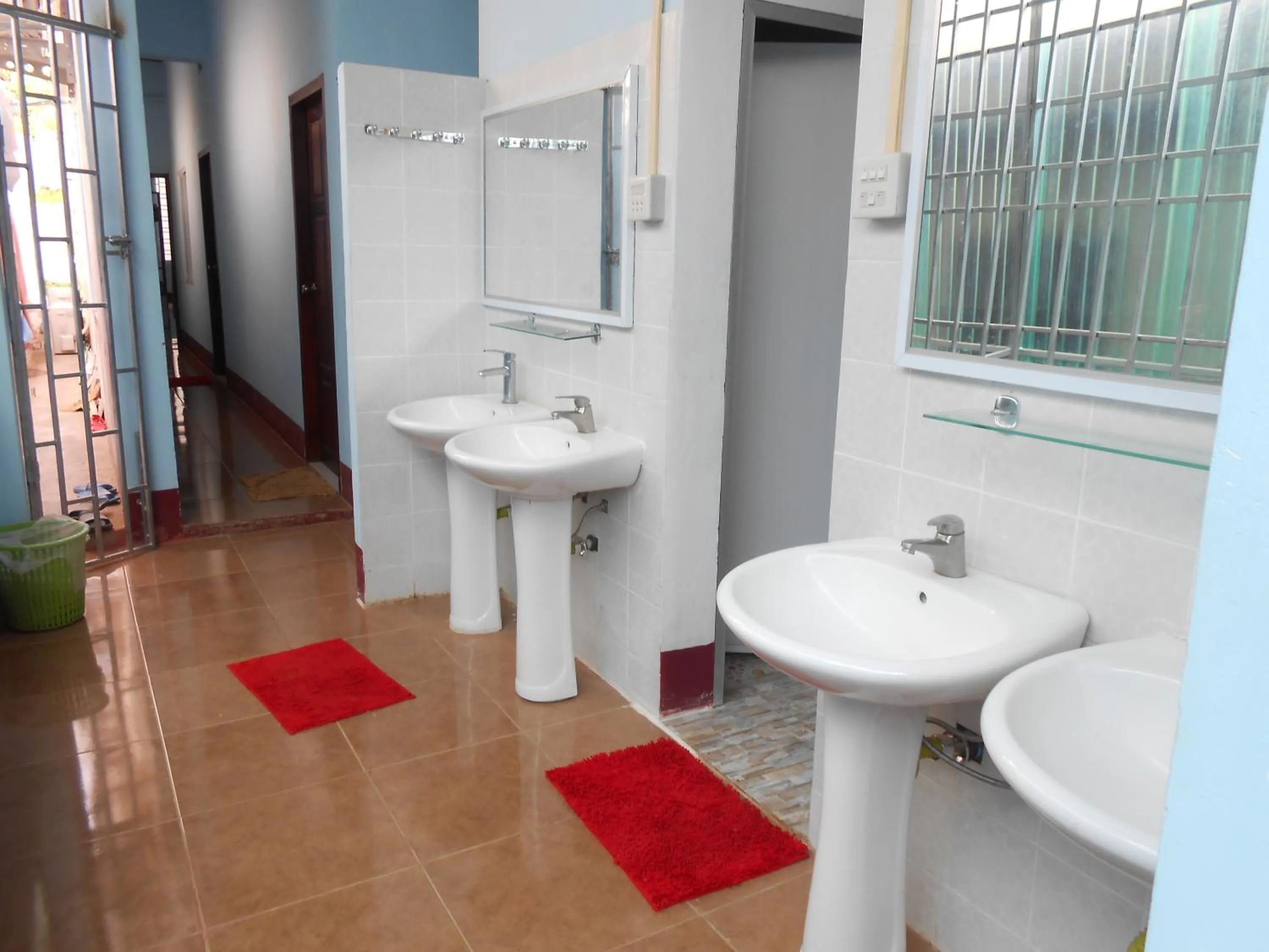 Bathroom in Lucky Backpacker Hostel