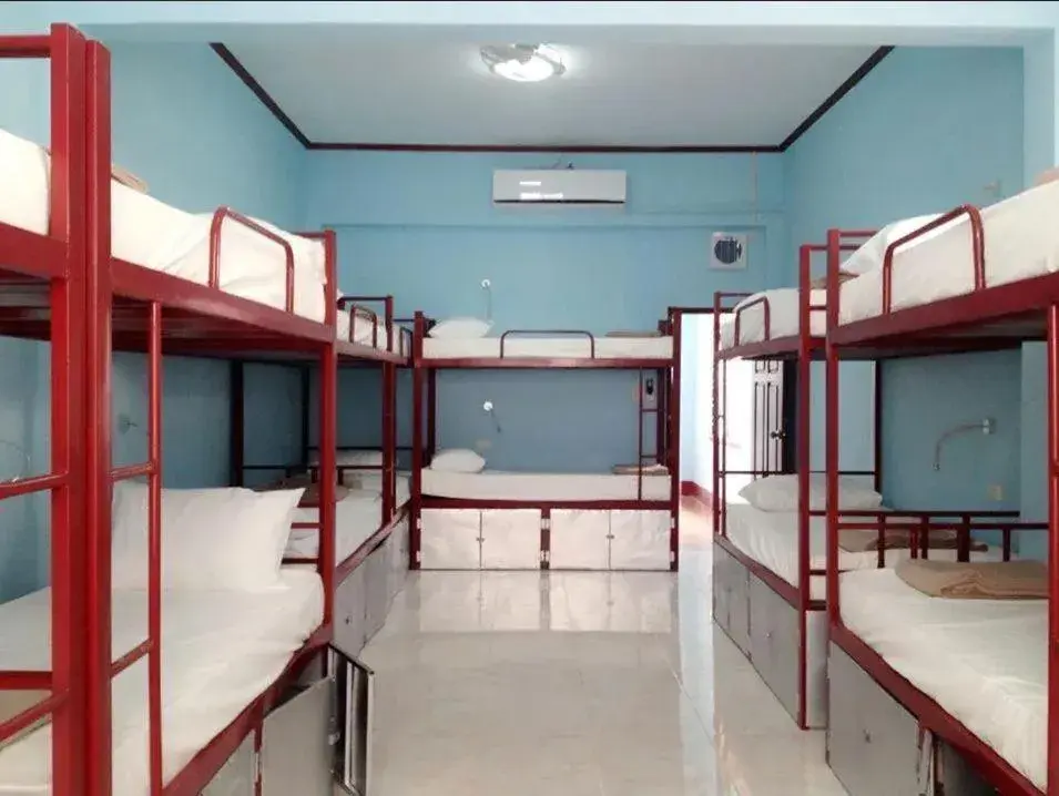 Bed in Lucky Backpacker Hostel Bed in Lucky Backpacker Hostel